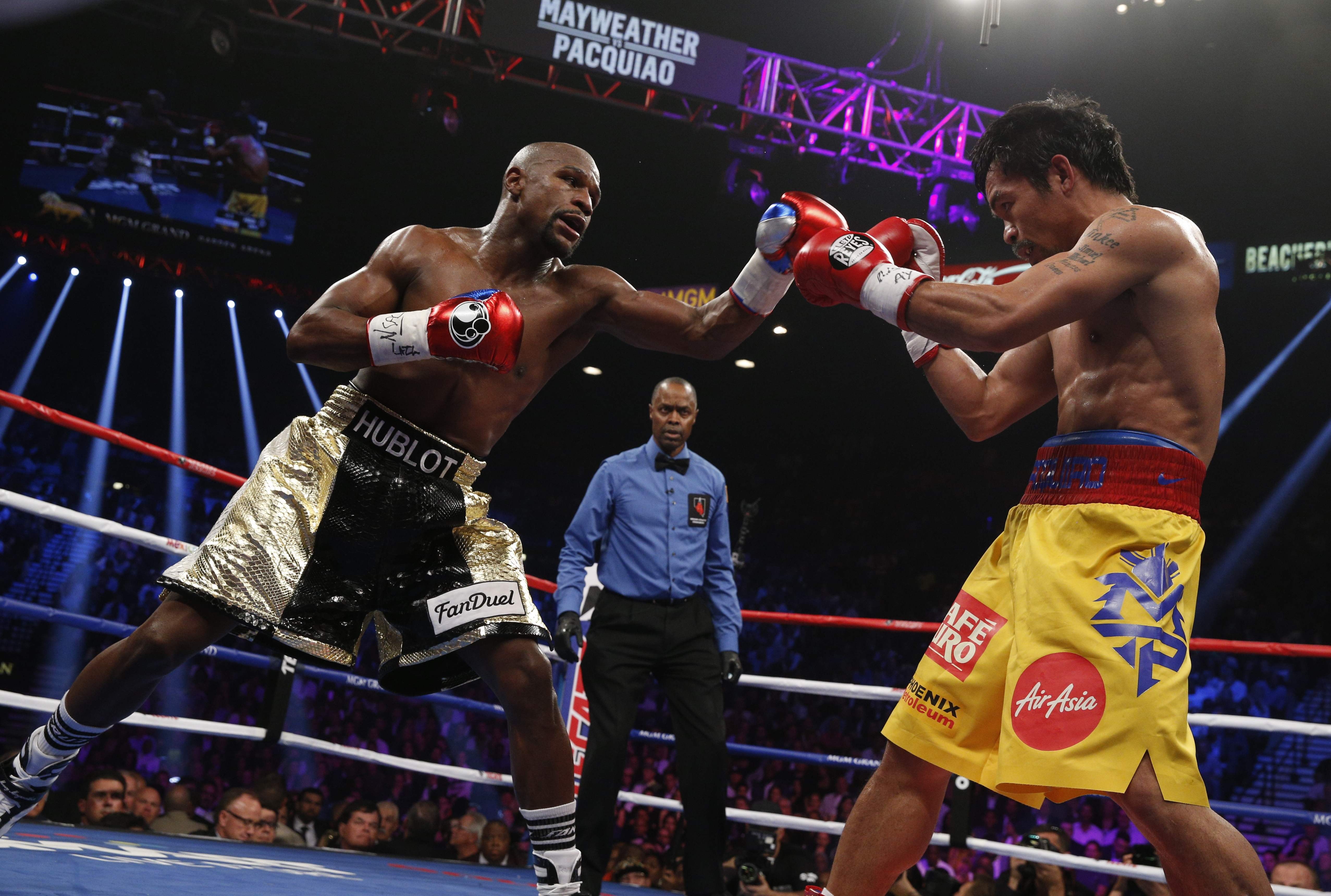 Floyd Mayweather Jr (left) exchanges punches with Manny Pacquiao during their welterweight unification championship bout, May 2, 2015 at MGM Grand Garden Arena in Las Vegas, Nevada, the US. Photo: AFP