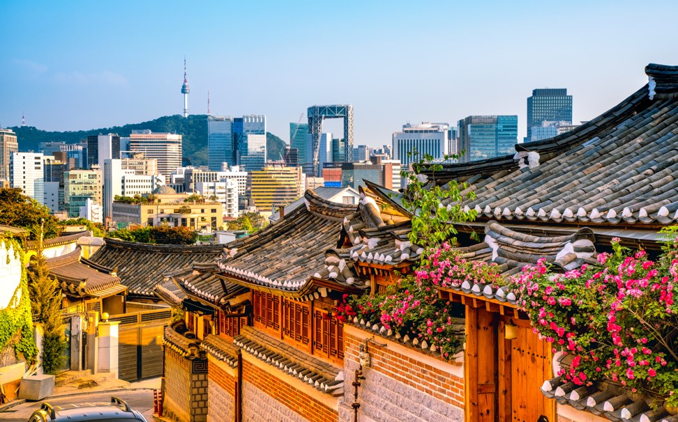 Amid another escalating trade war, travellers can take advantage of cheap flights from Seoul to various Japanese destinations. Photo: Shutterstock