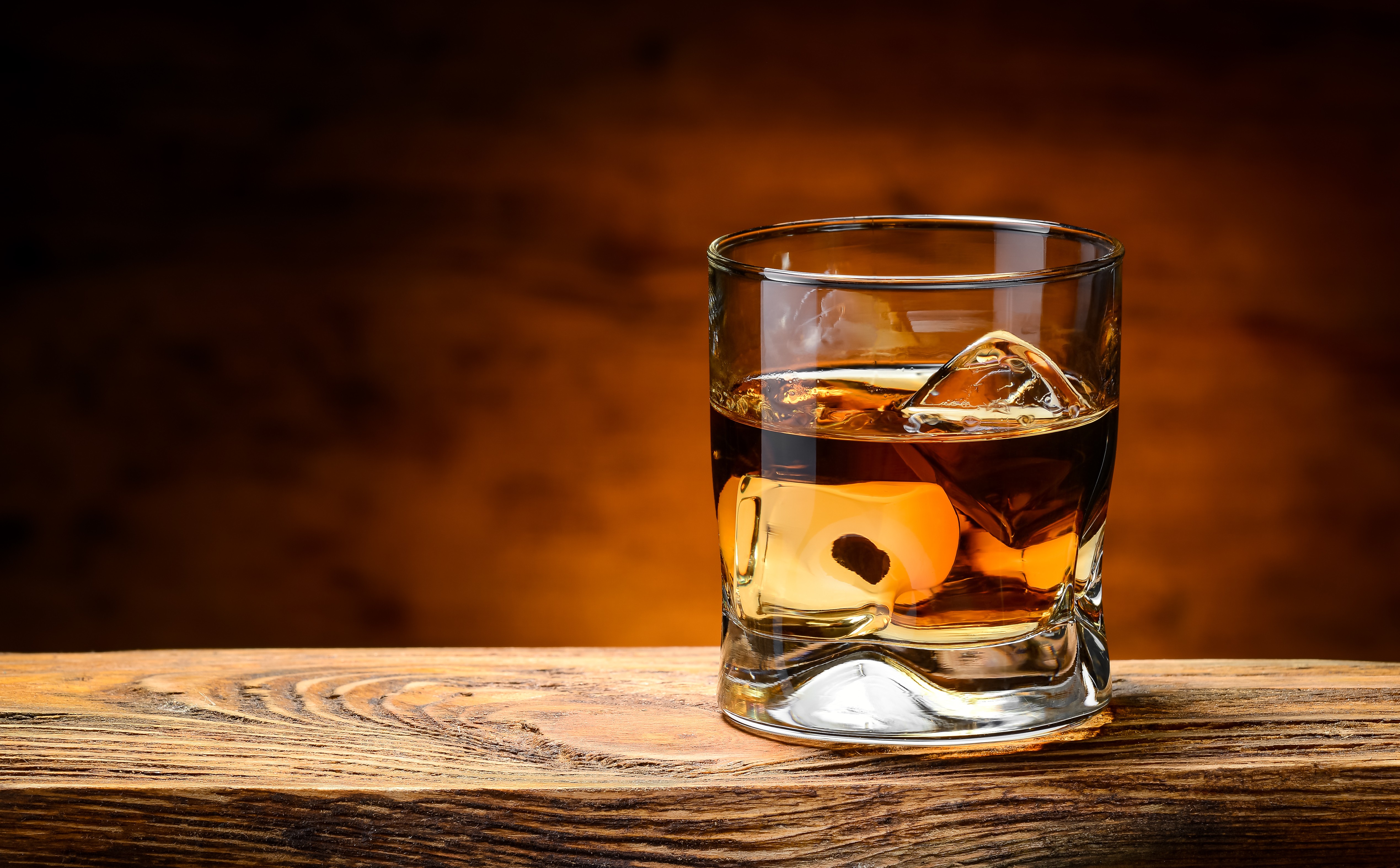 All American whiskeys are not equal, and, yes, there is a difference between bourbon and Tennessee whiskey. Photo: Shutterstock