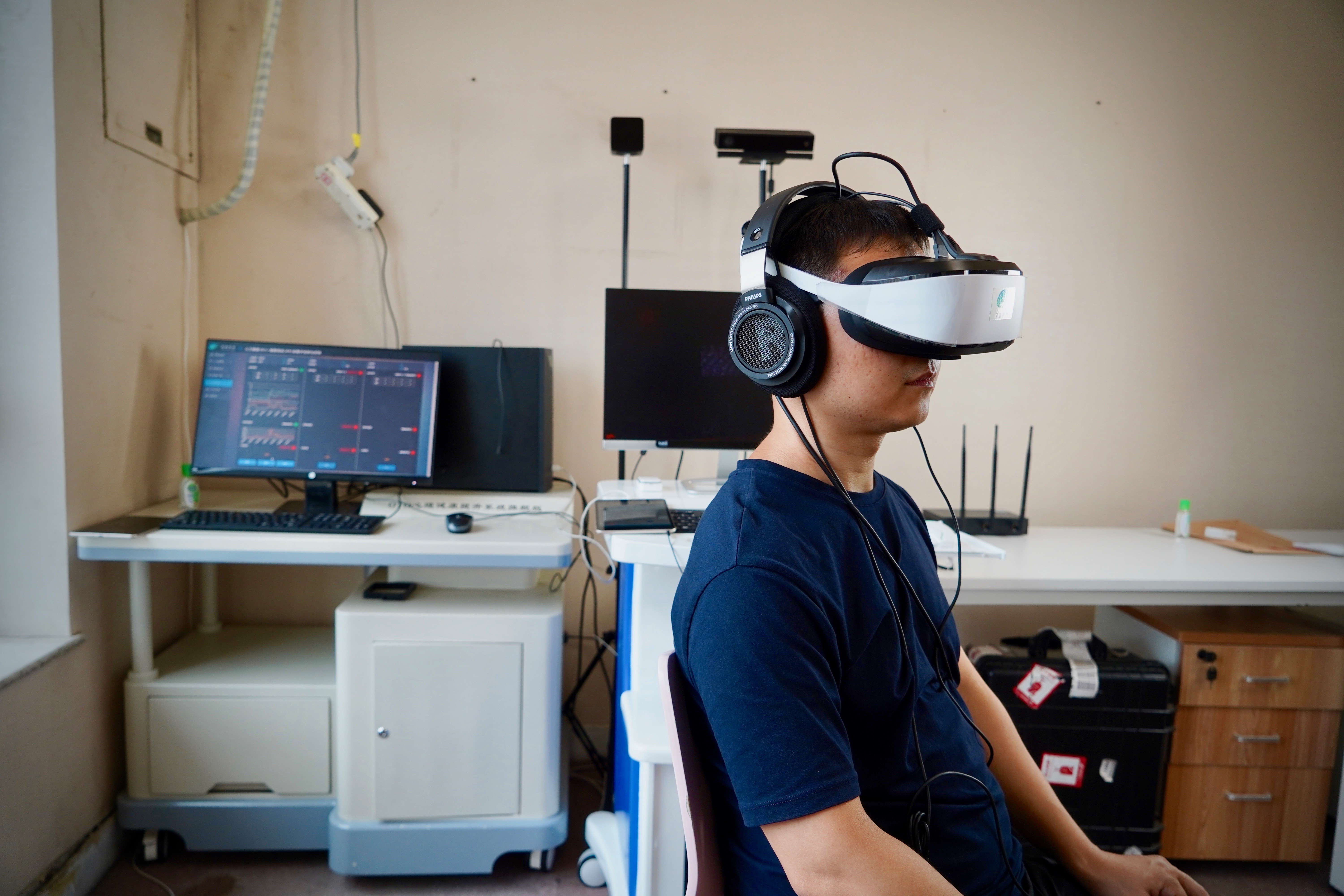 The WonderLab algorithm tracks the brain’s reaction to certain drug abuse simulation scenes in the VR experience. Photo: SCMP/Tom Wang