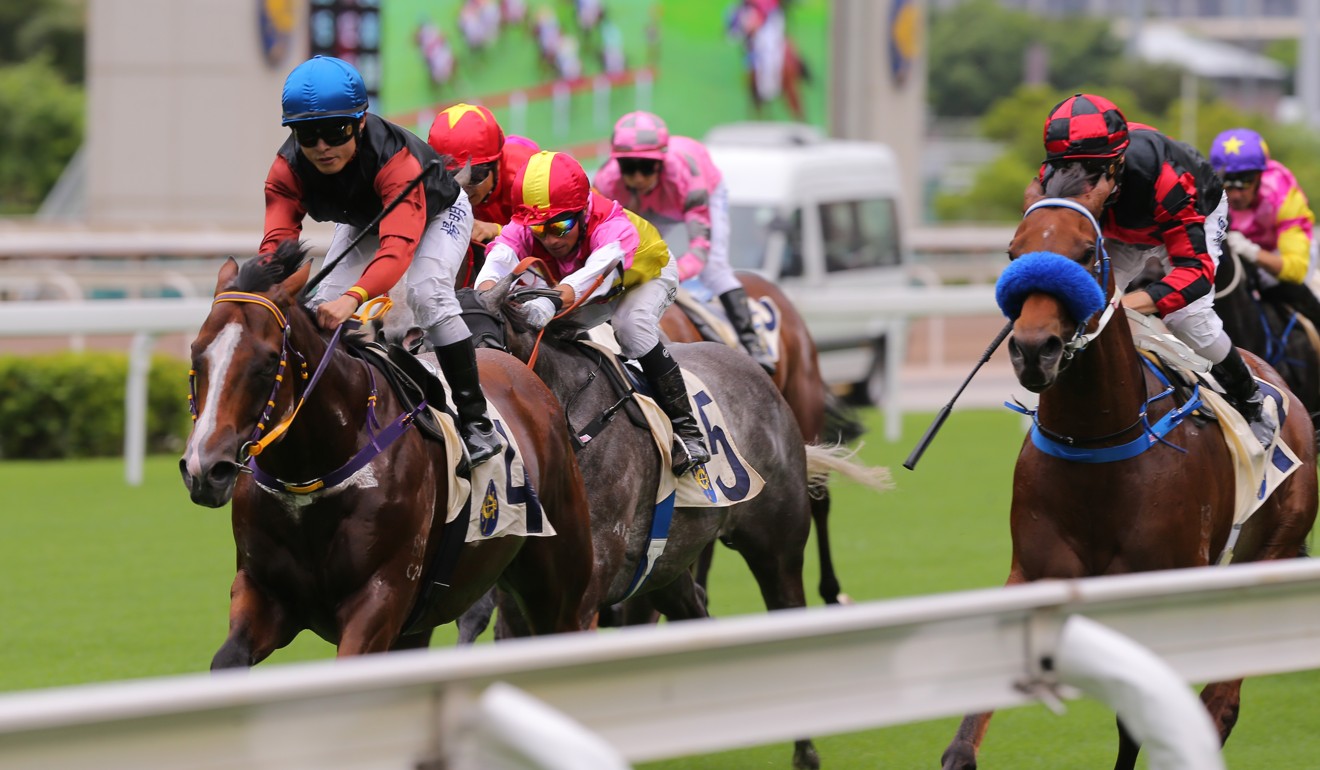 Ka Ying Master kicks clear up the straight at Sha Tin.