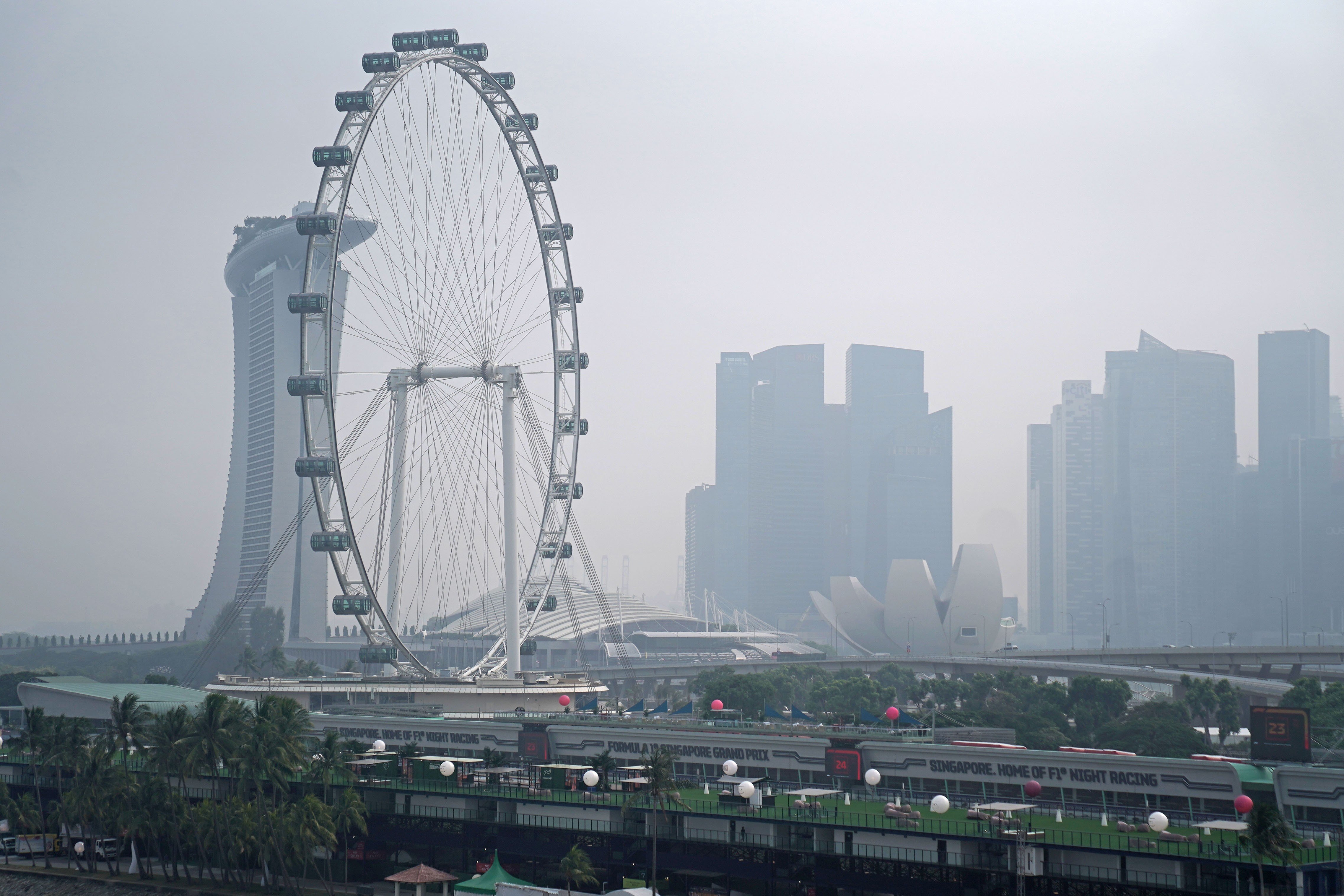 Haze shrouds the Singapore Flyer Ferris wheel on Wednesday. Photo: Bloomberg
