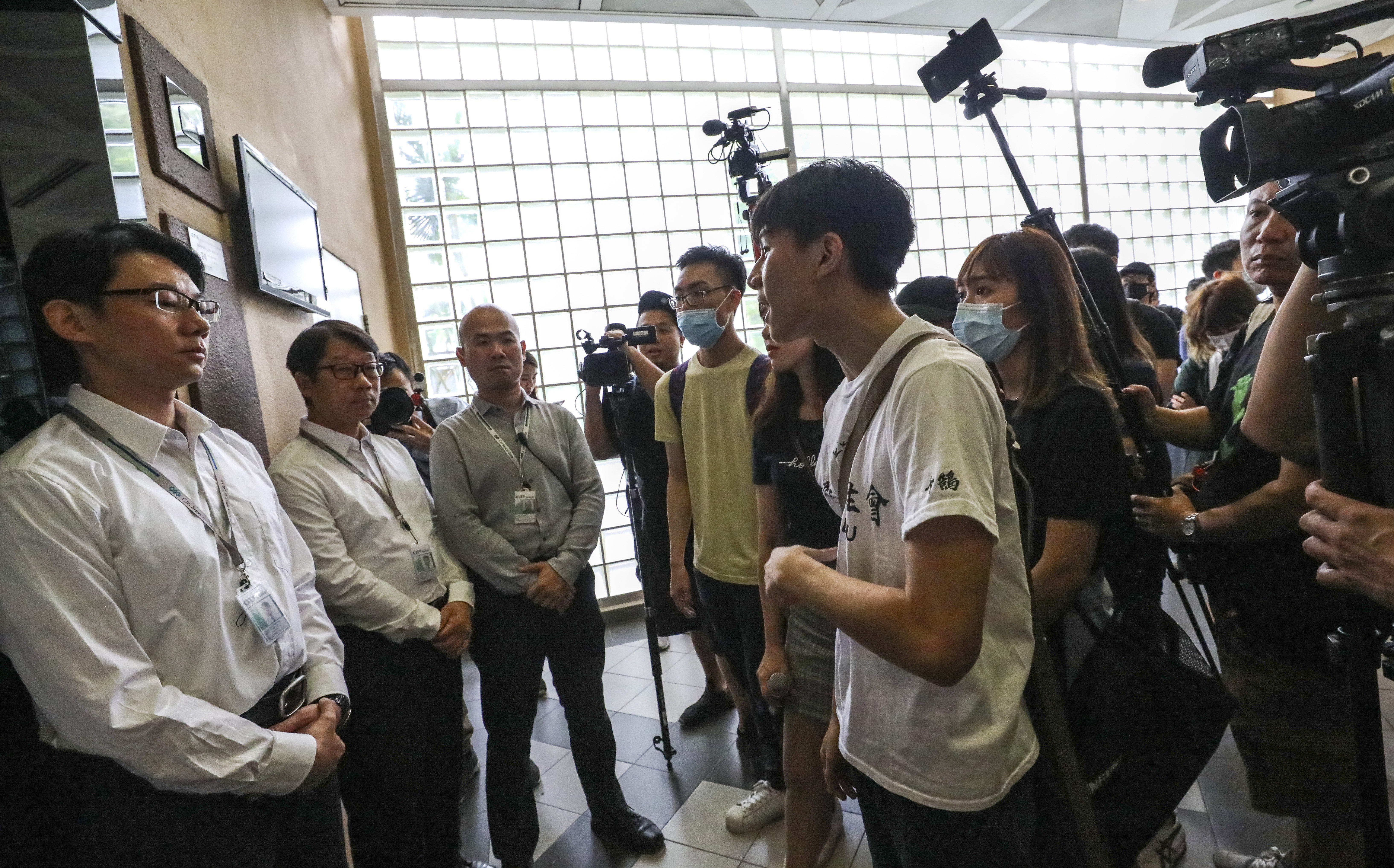 Student protesters at Baptist University in Kowloon Tong are blocked by security guards as they head for the principal’s office on September 18. The protesters felt the university had failed to adequately support a campus reporter who was arrested while covering the anti-government protests. Photo: Dickson Lee