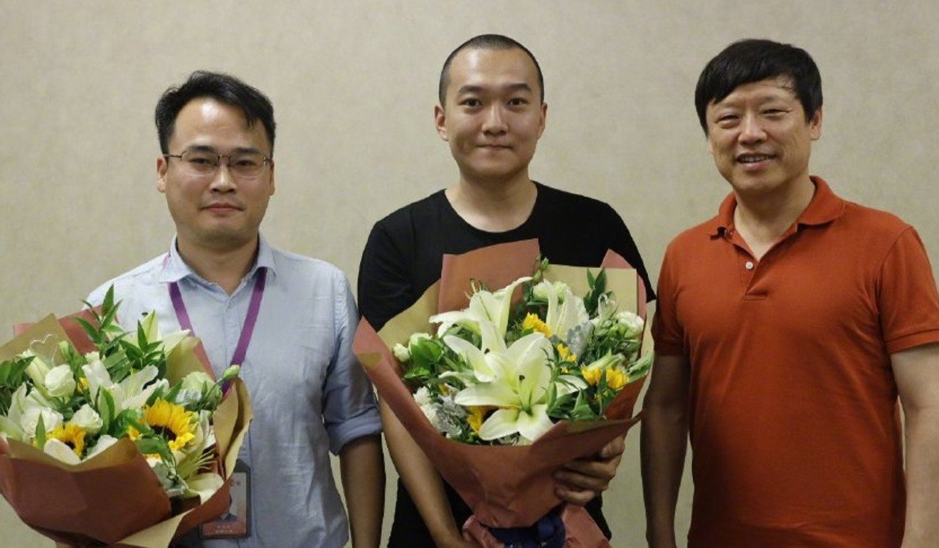 Mainland journalist Fu Guohao (centre) at the ï»¿Global Times awards ceremony on Sunday. Photo: Weibo