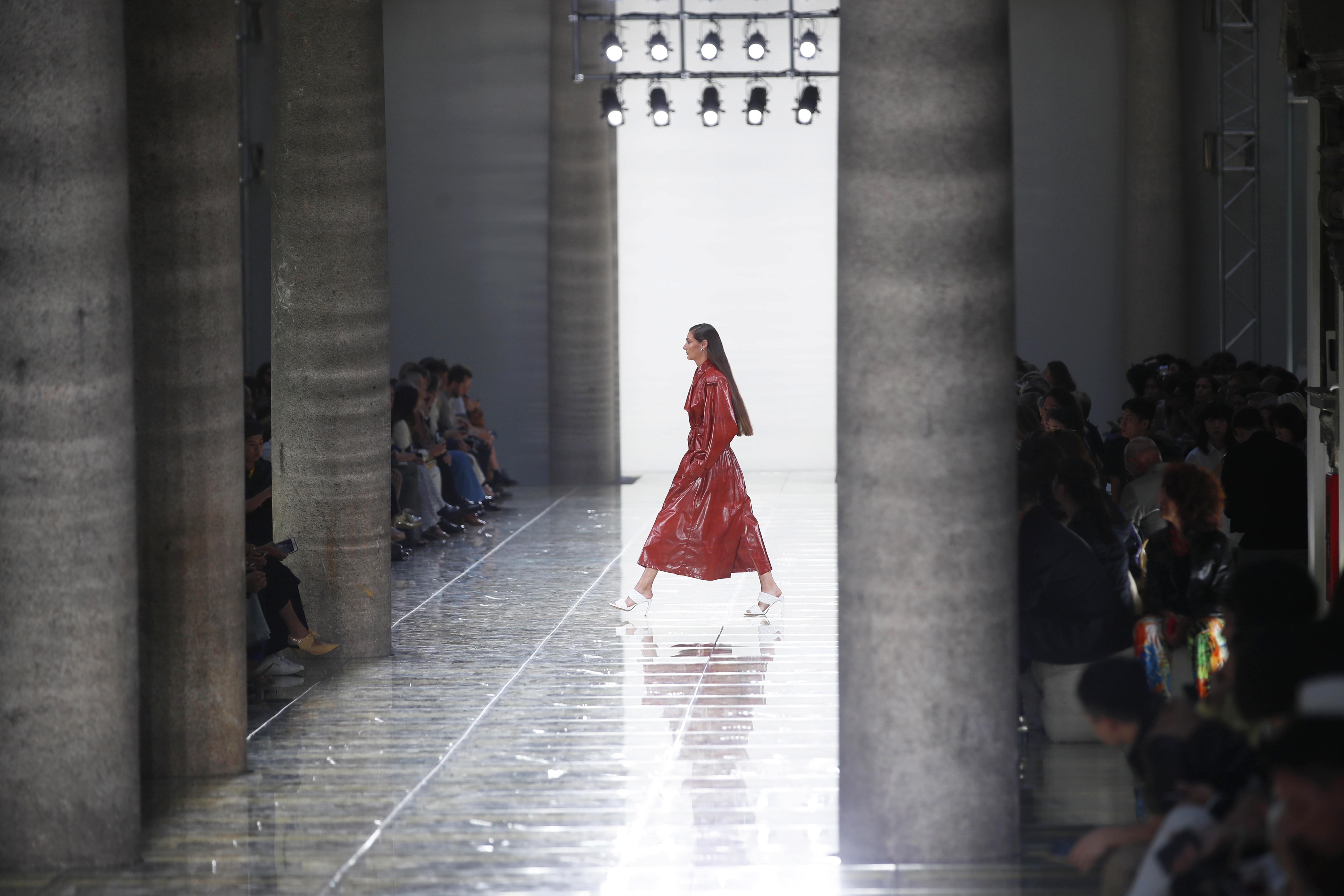 Daniel Lee's Bottega Veneta show exudes quiet confidence, Milan fashion  week
