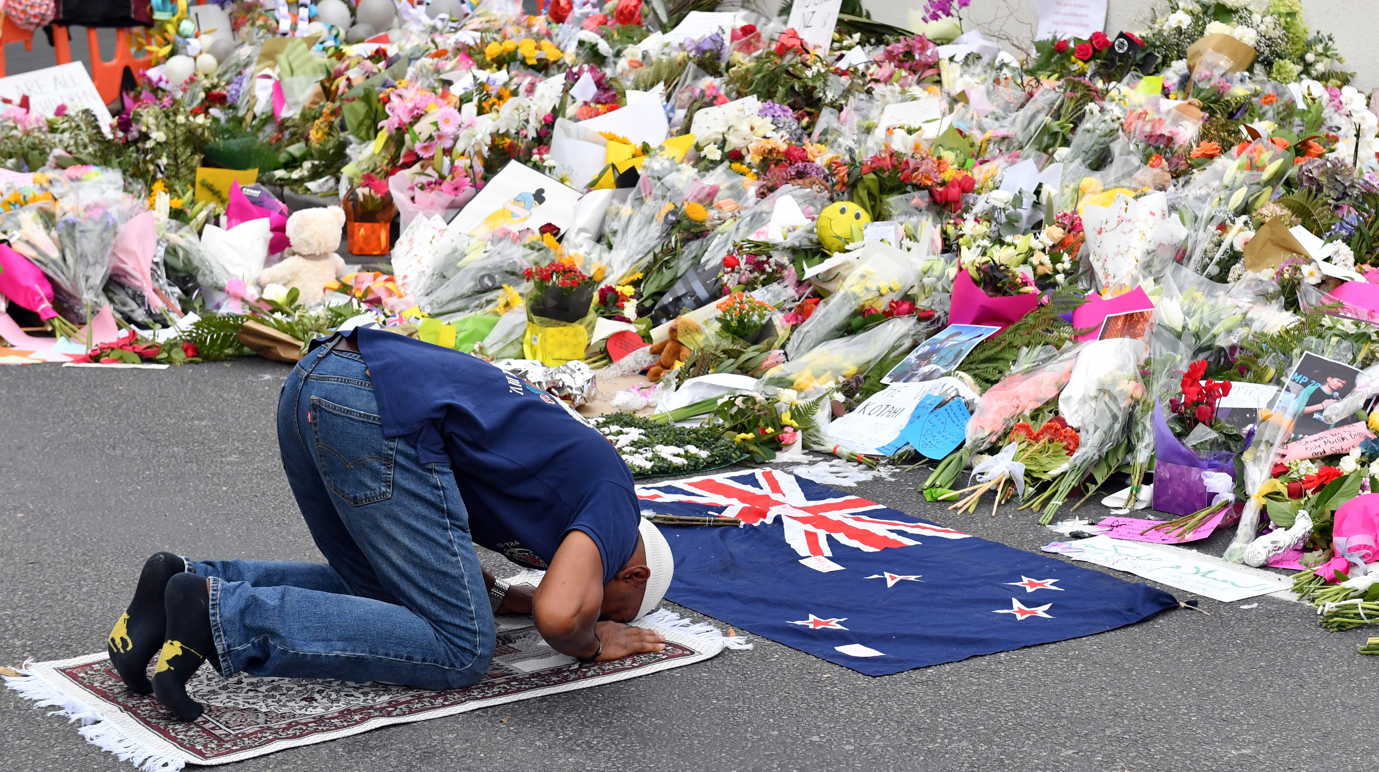 A Muslim worshipper prays at a makeshift memorial at the Al Noor Mosque in Christchurch. Photo: EPA