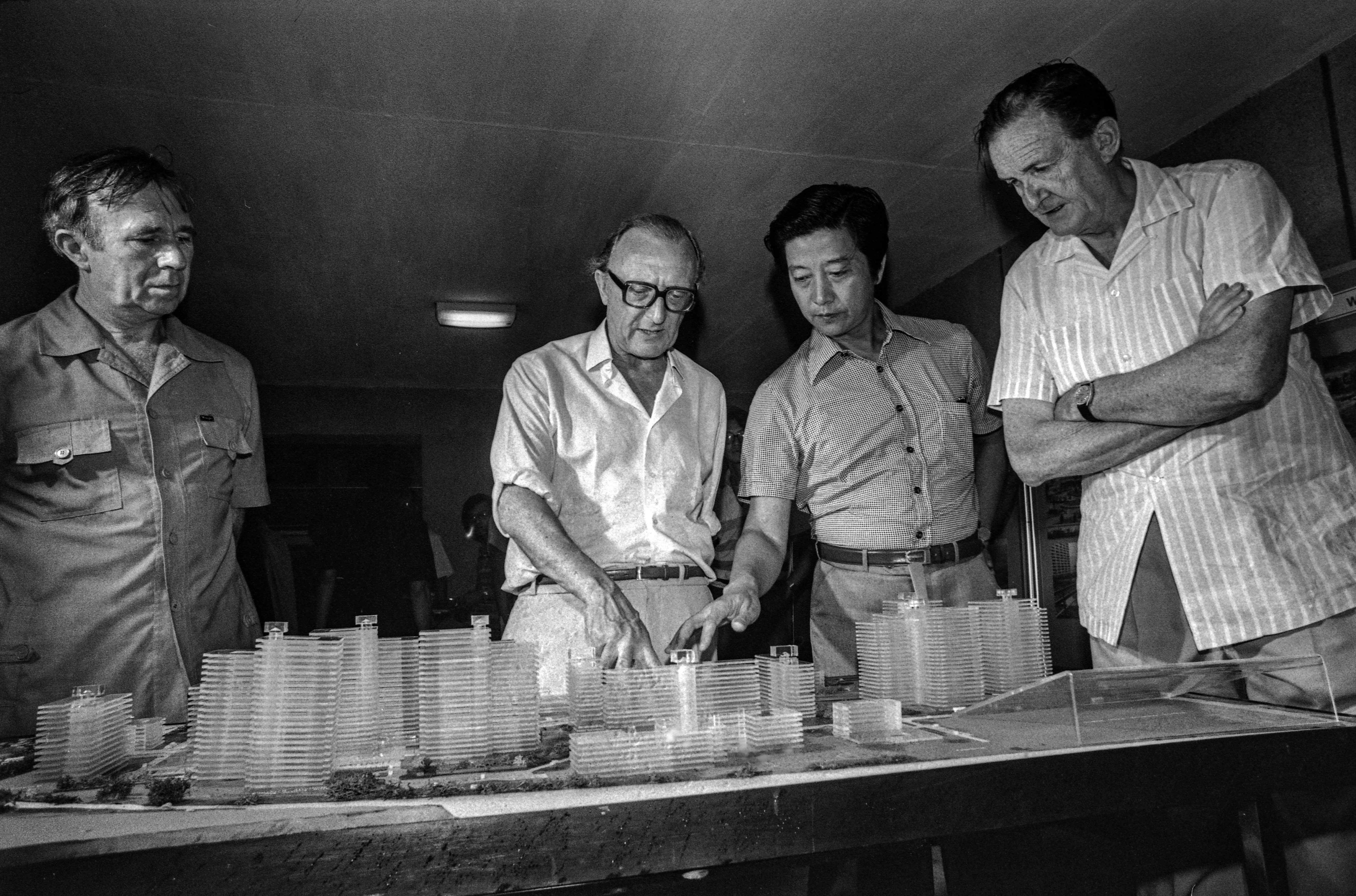 From the left, New Territories secretary David Akers-Jones, British secretary of state for foreign and Commonwealth affairs Lord Carrington, Donald Liao Poon-huai, director of housing, and governor Sir Murray MacLehose admire a housing model during their visit to the Wo Che Estate in Sha Tin, in June 1979. Photo: C.Y. Yu