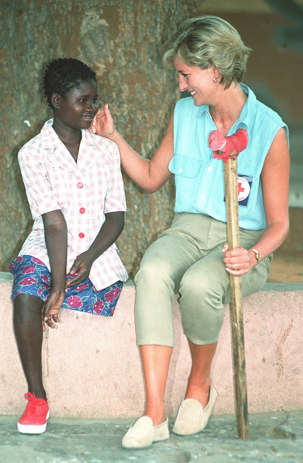 Diana, Princess of Wales, with Sandra Tigica, 13, at the orthopaedic workshop in Neves Mendinha, near Launda, Angola in January 1997. Photo: TNS
