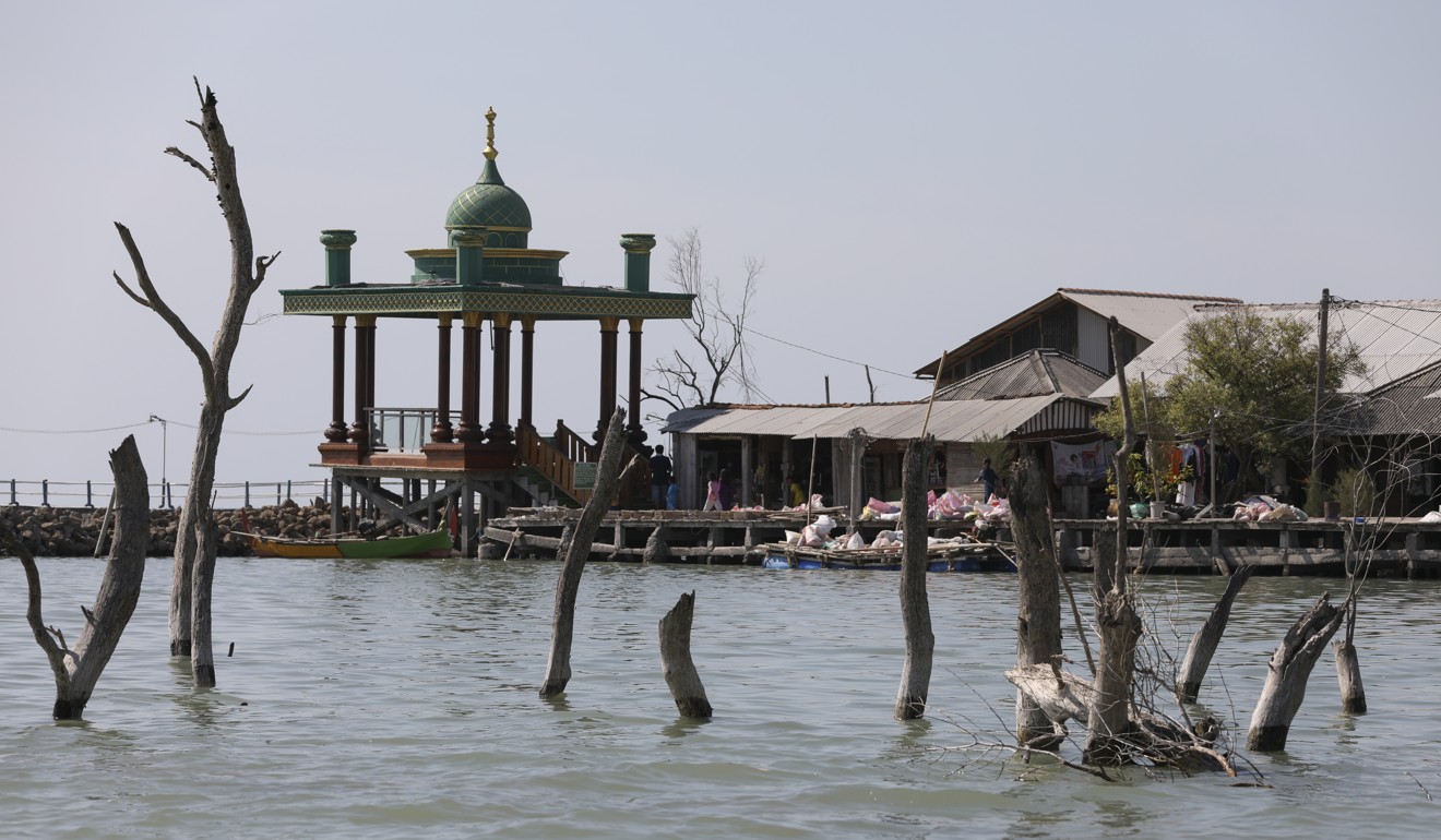 A number of places around the world are threatened by rising sea levels, including the island of Java in Indonesia. Photo: SCMP / Antony Dickson