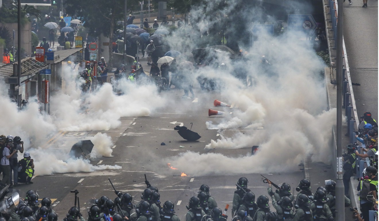 Police battle protesters as they set streets ablaze in central Hong ...