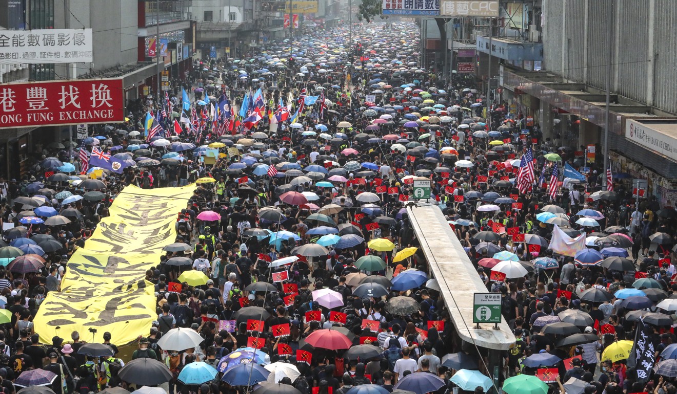 Police Battle Protesters As They Set Streets Ablaze In Central Hong 