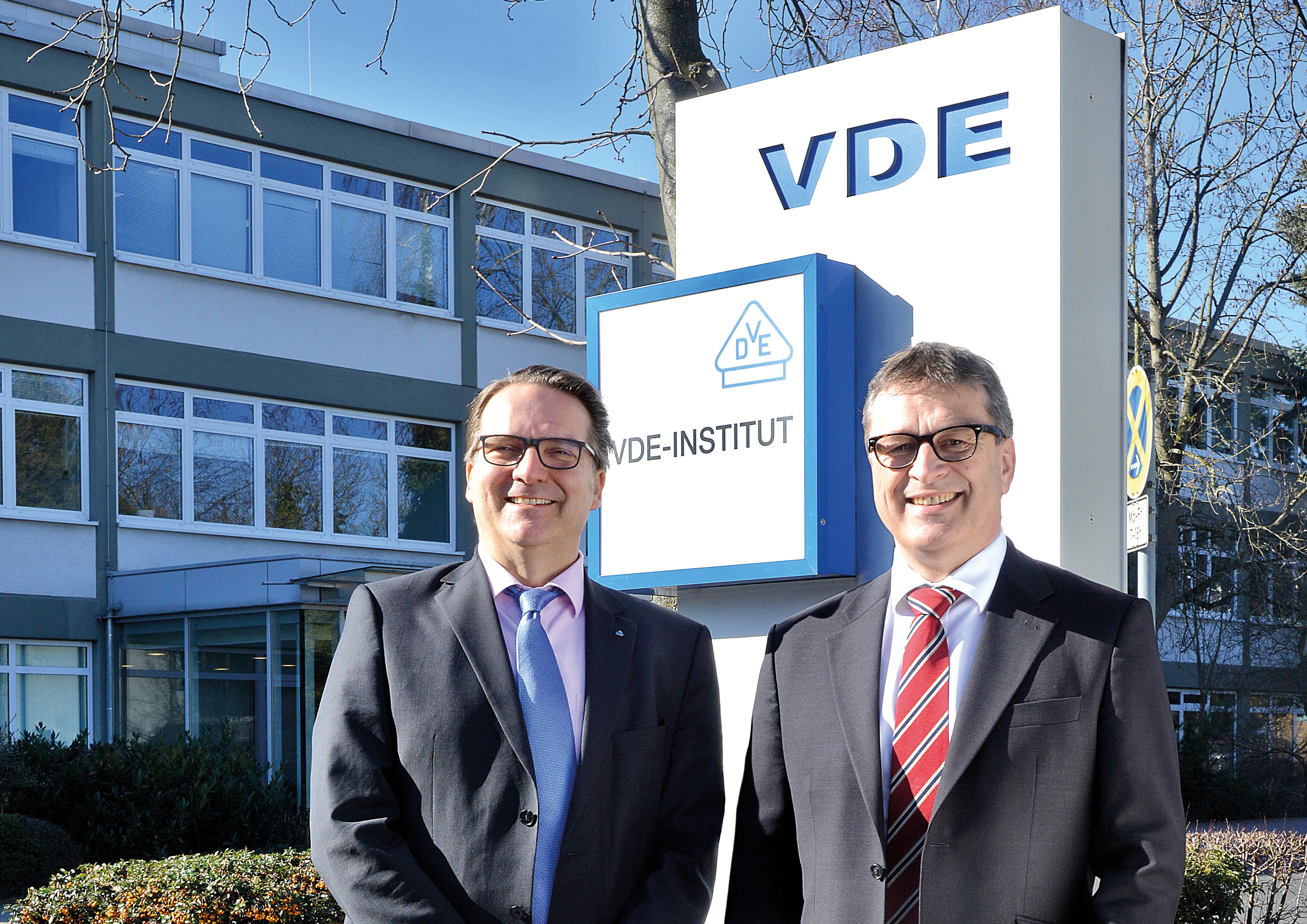 (From left) Sven Öhrke, managing director of VDEGS, and Wolfgang Niedziella, managing director of VDE Testing and Certification Institute