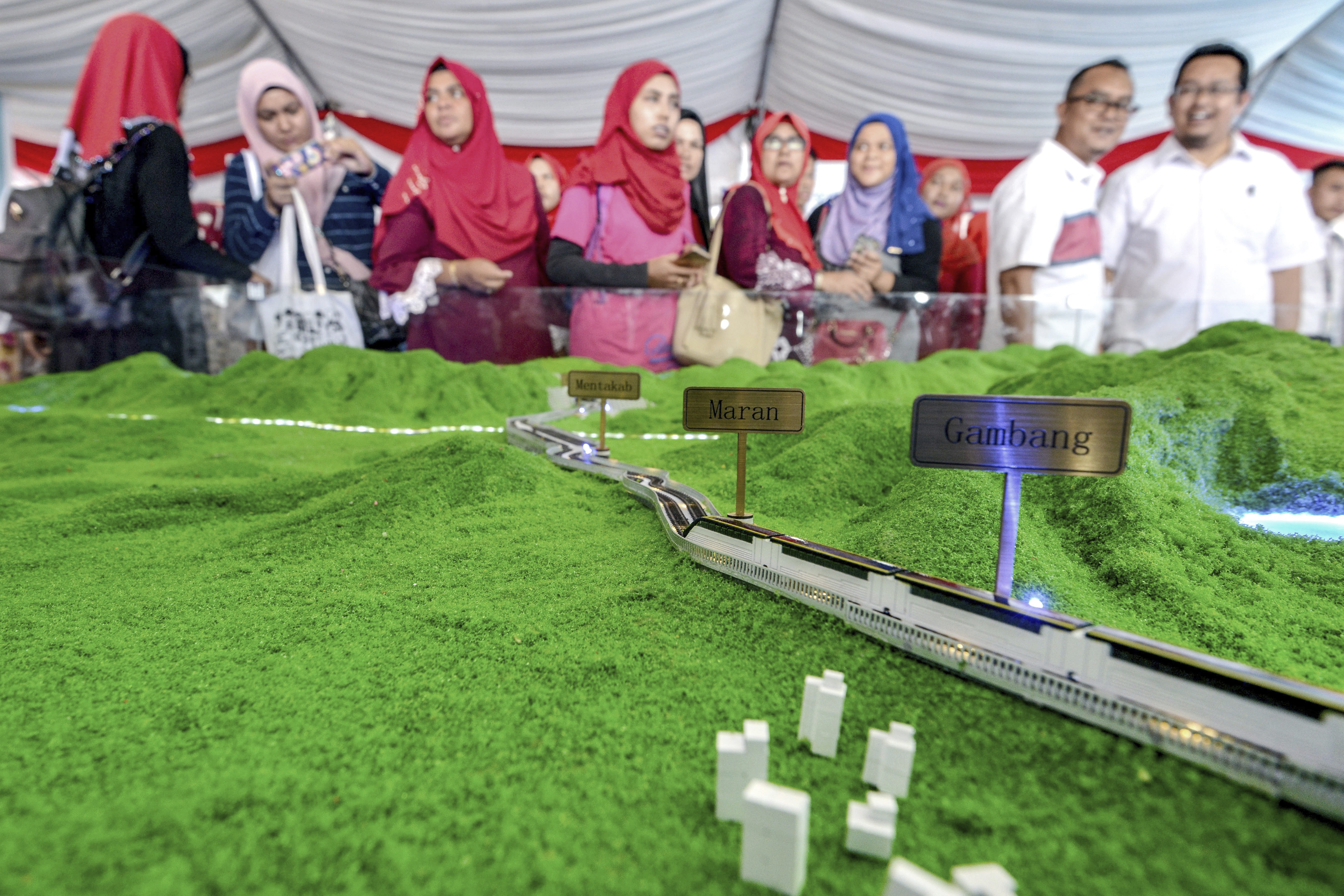 Visitors view a scale model of the East Coast Rail Link during the launching of the train project in Kuantan, Malaysia, in 2017. Malaysia's government, in July 2019, announced the resumption of the China-backed project, which it had suspended the year before, after the Chinese contractor involved agreed to cut construction costs by one-third. Photo: AP