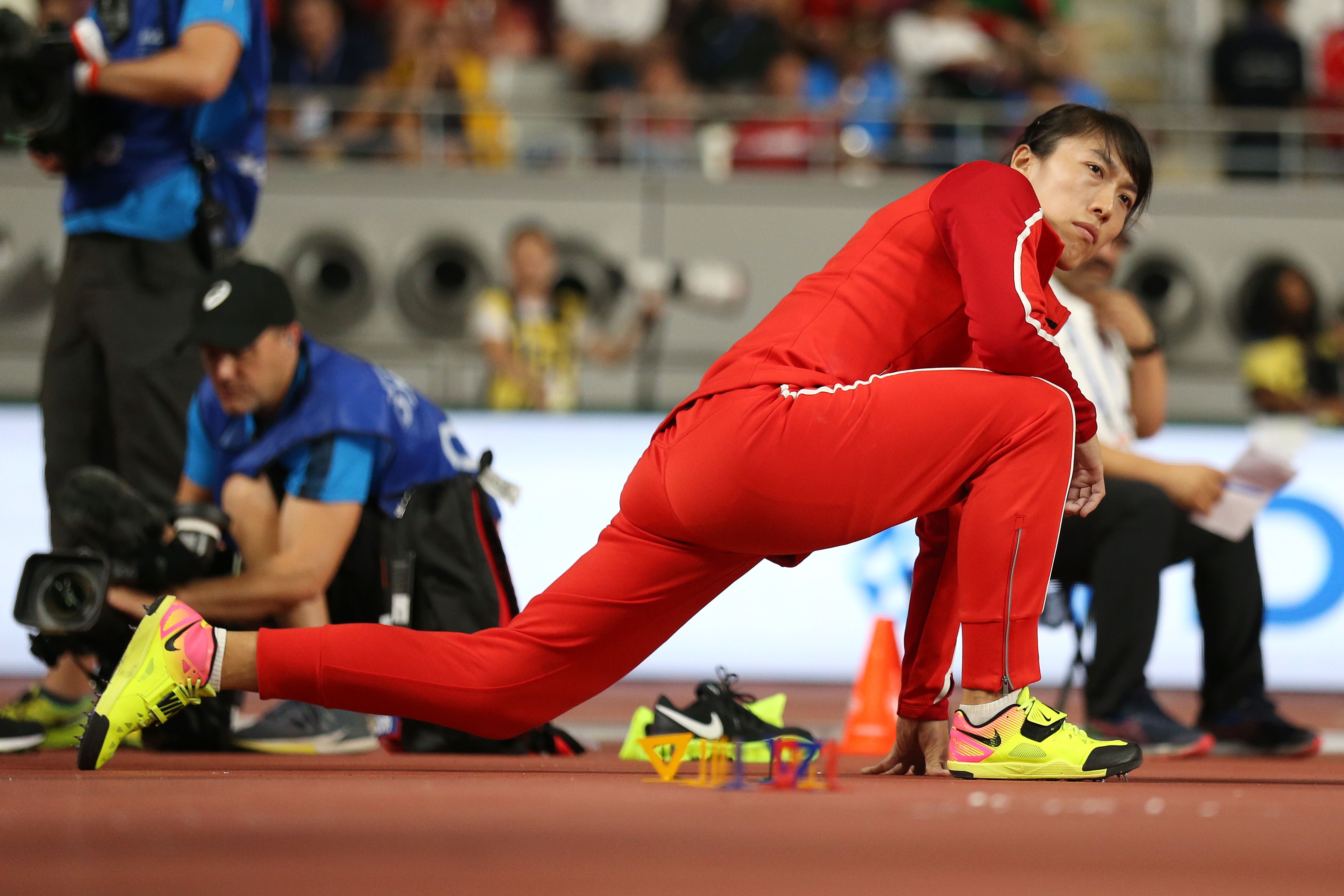 China’s Lyu Huihui warms up before the women's javelin throw qualifying round in Doha. Photo: Xinhua