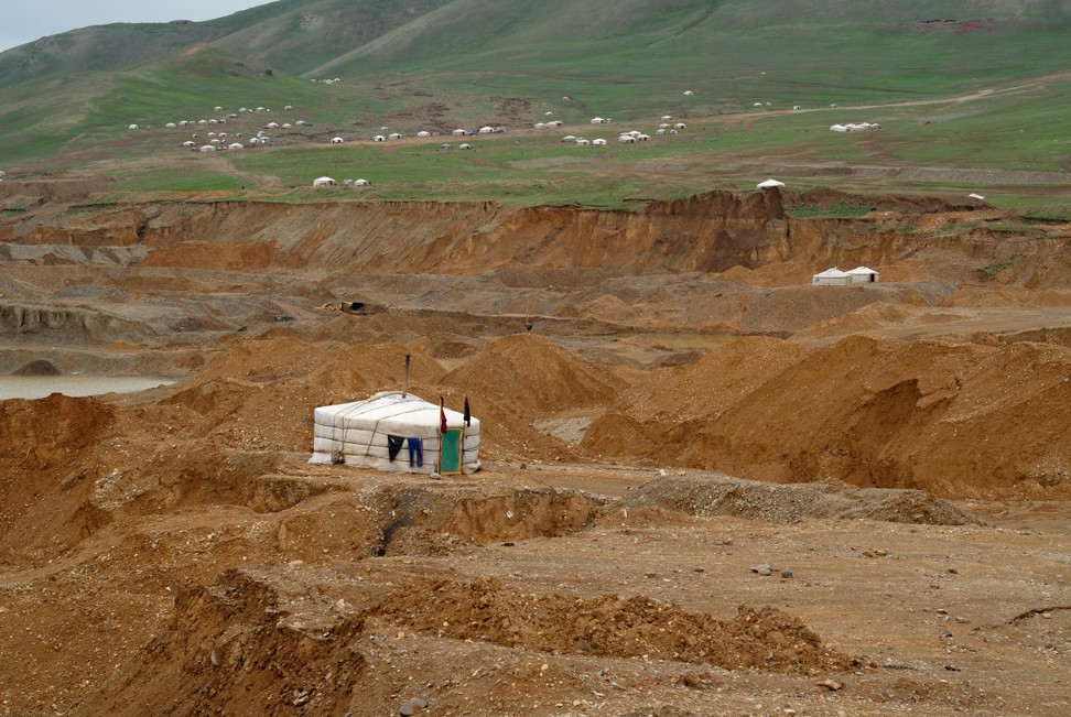 A gold mine devours grasslands in southern Mongolia. Photo: Alamy
