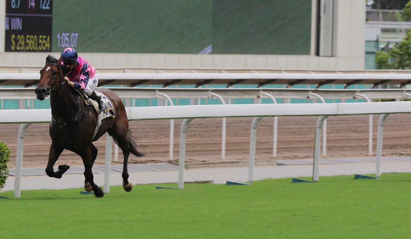 Chicken Dance wins easily at Sha Tin.