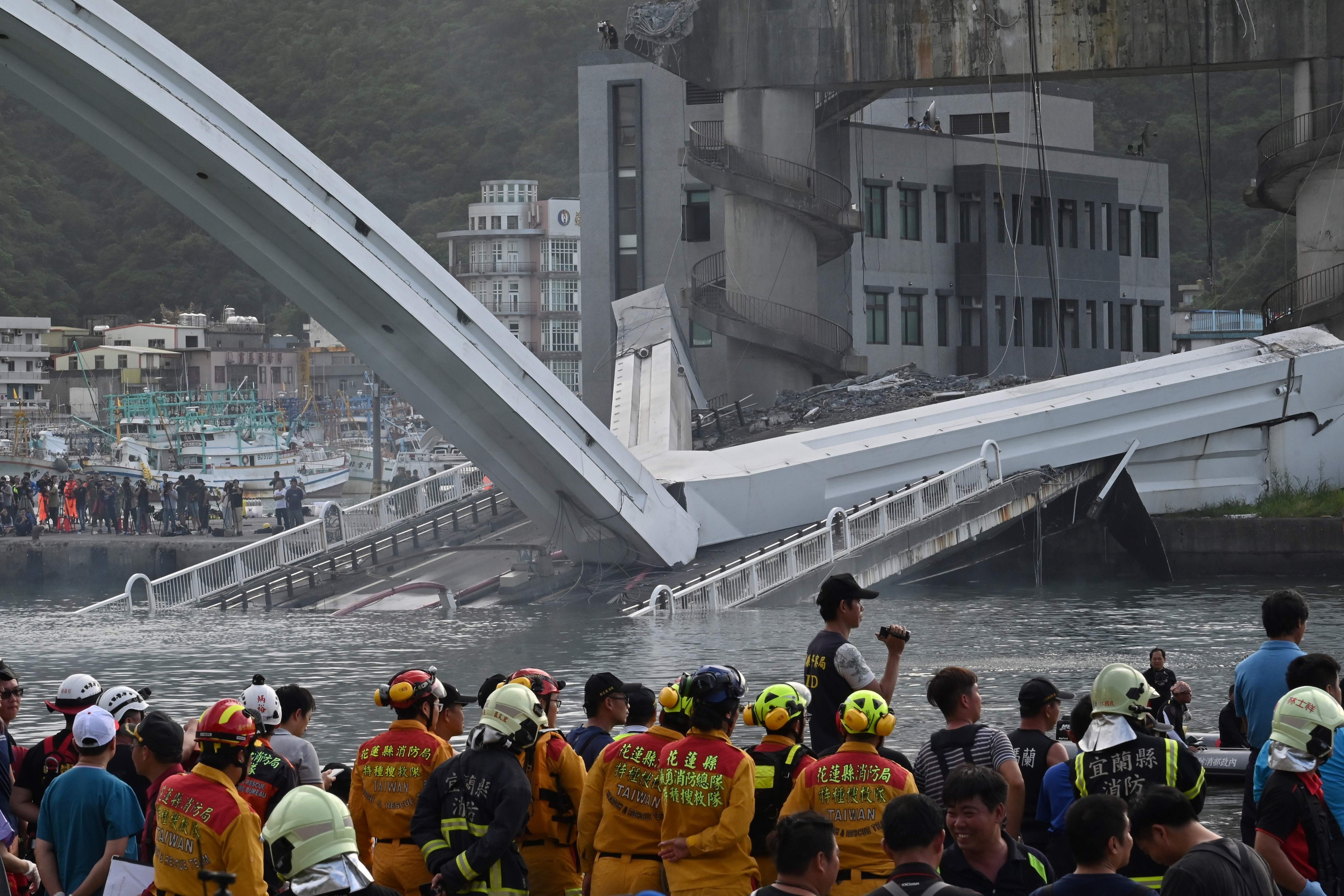 Taiwan Investigators Look At Whether Fatal Bridge Collapse Was Caused By Structural Problems South China Morning Post