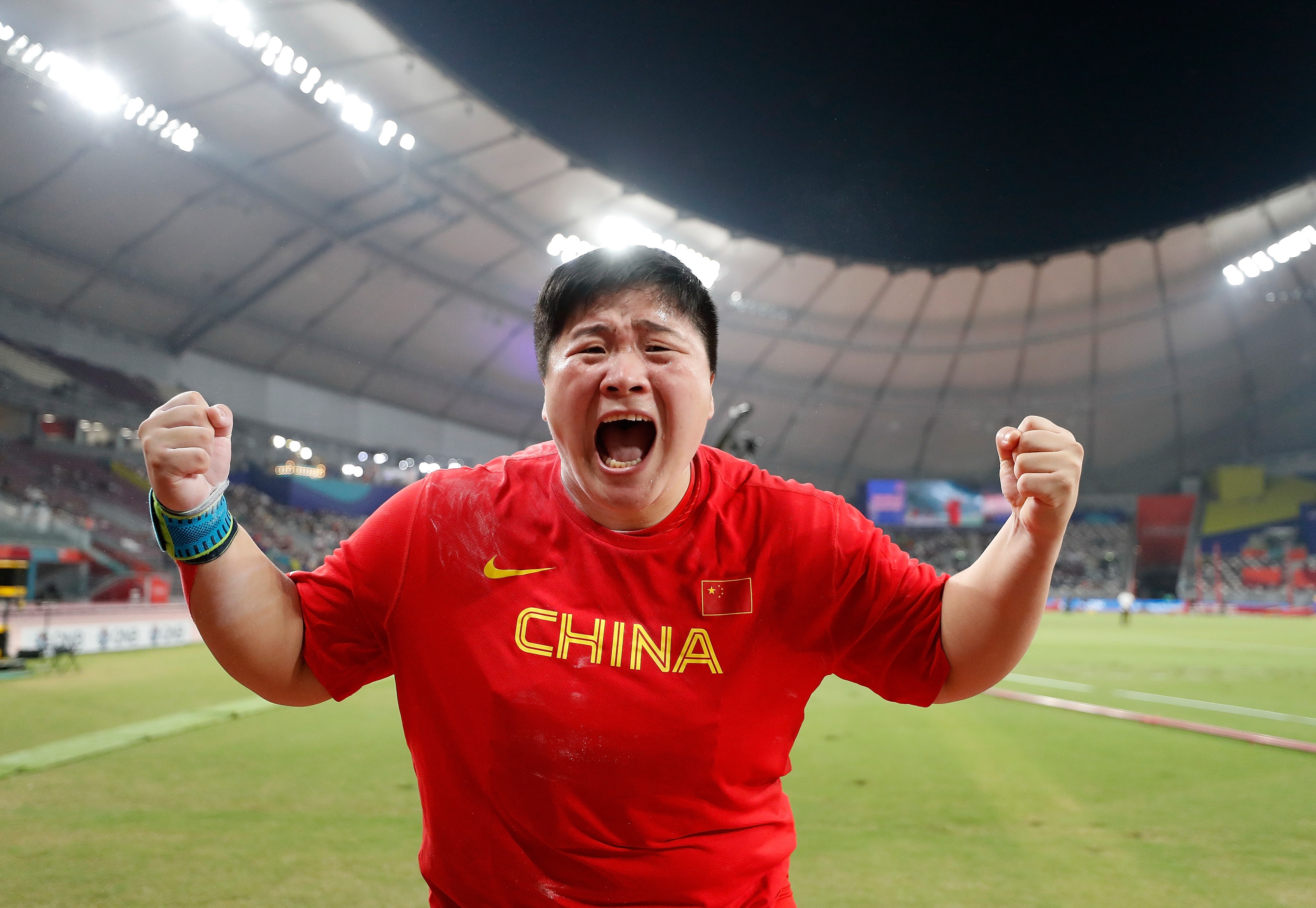 China’s Gong Lijiao celebrates after winning the world title in Doha. Photo: Xinhua