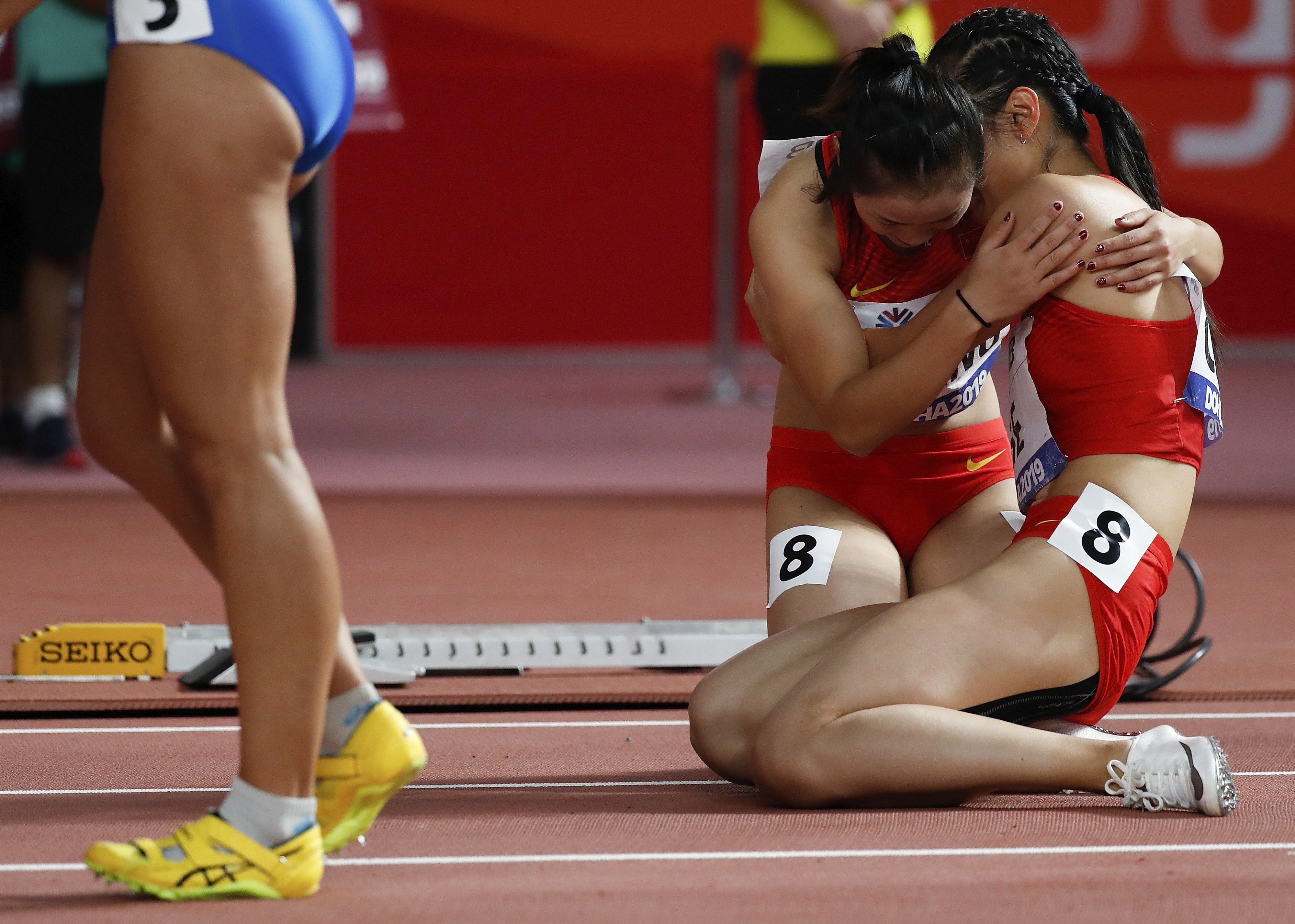 Ge Manqi (right) is comforted by her teammate Liang Xiaojing after the women’s 4x100m relay final at the 2019 IAAF World Athletics Championships in Doha. Photo: Xinhua