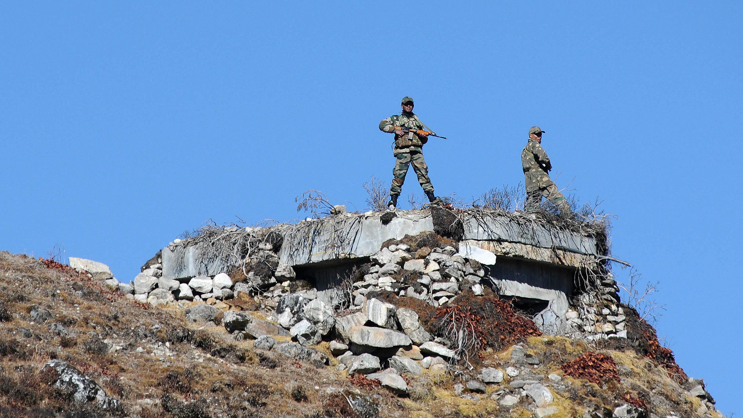 Indian Army personnel keep watch at the Sino-Indian border in Arunachal Pradesh. Photo: AFP
