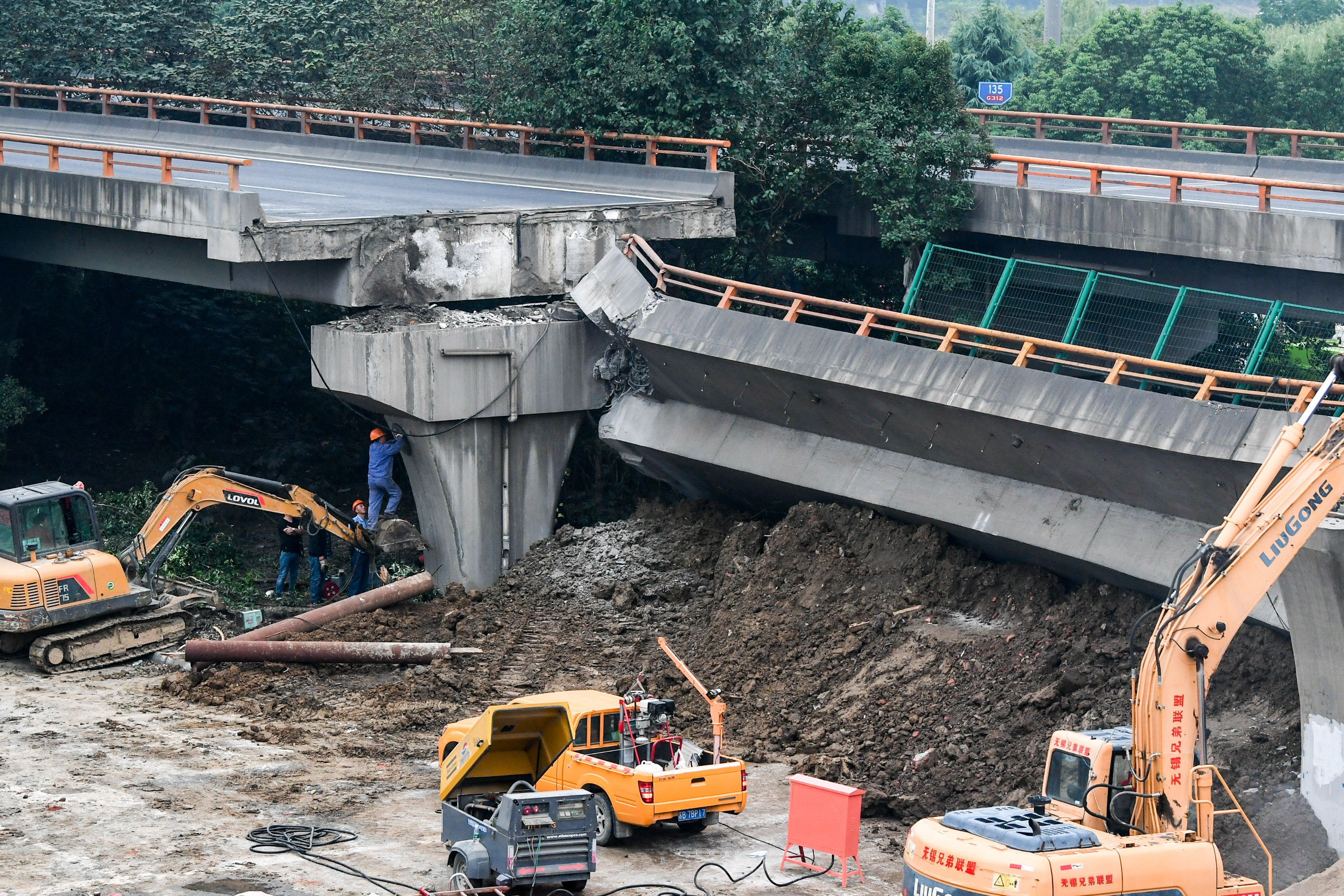 Rescuers work to remove rubble at the site of a flyover collapse in Wuxi, Jiangsu province, on Friday. Photo: Xinhua
