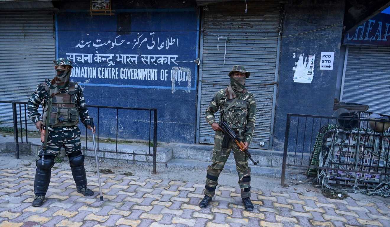 Security personnel stand guard during the lockdown in Kashmir. Photo: AFP