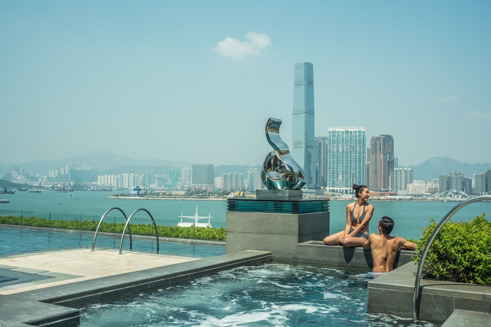Four Seasons Hotel Hong Kong’s jacuzzi pool