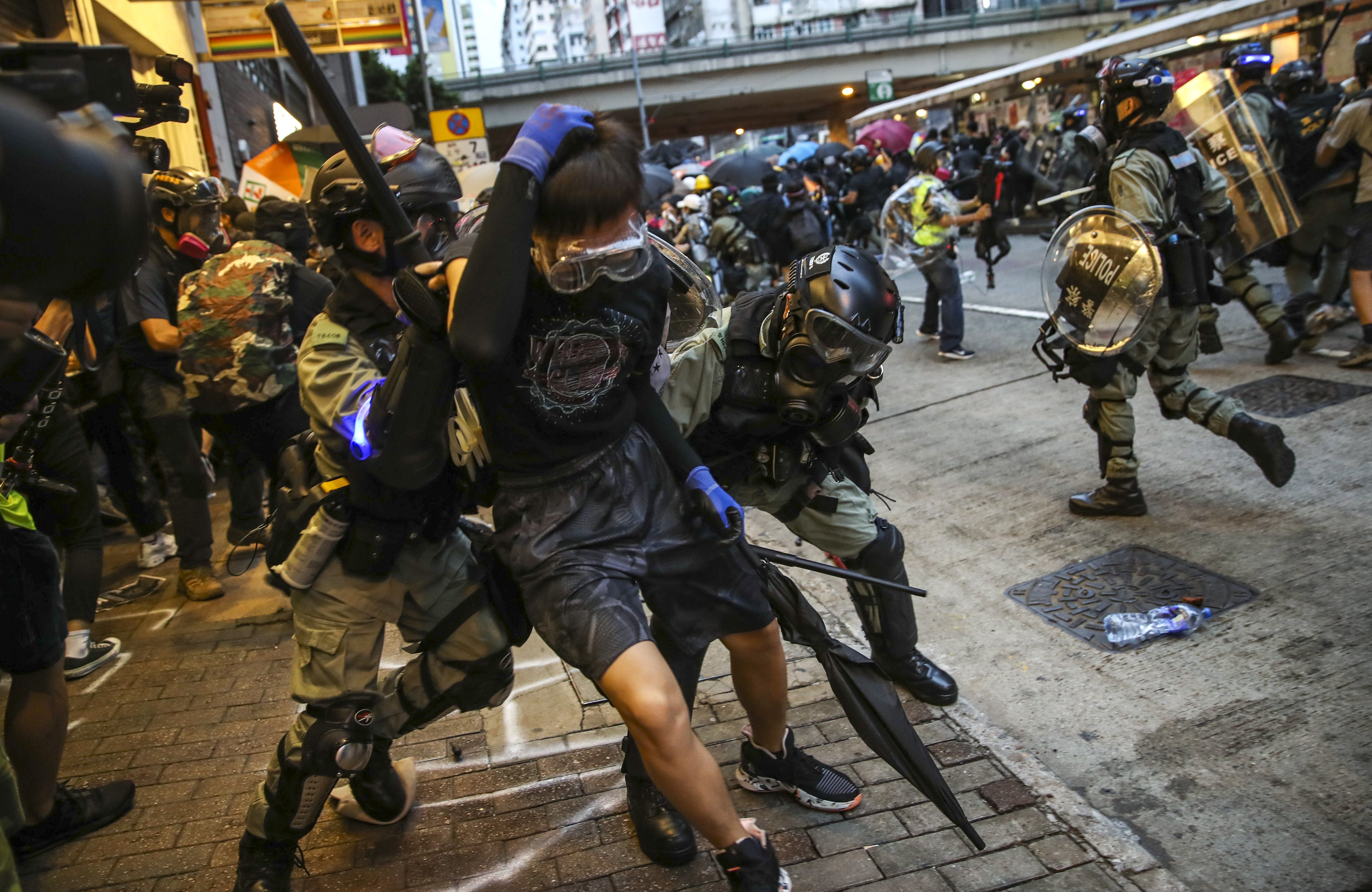 Scuffles break out between riot police and anti-government protesters on October 5. Photo: Winson Wong