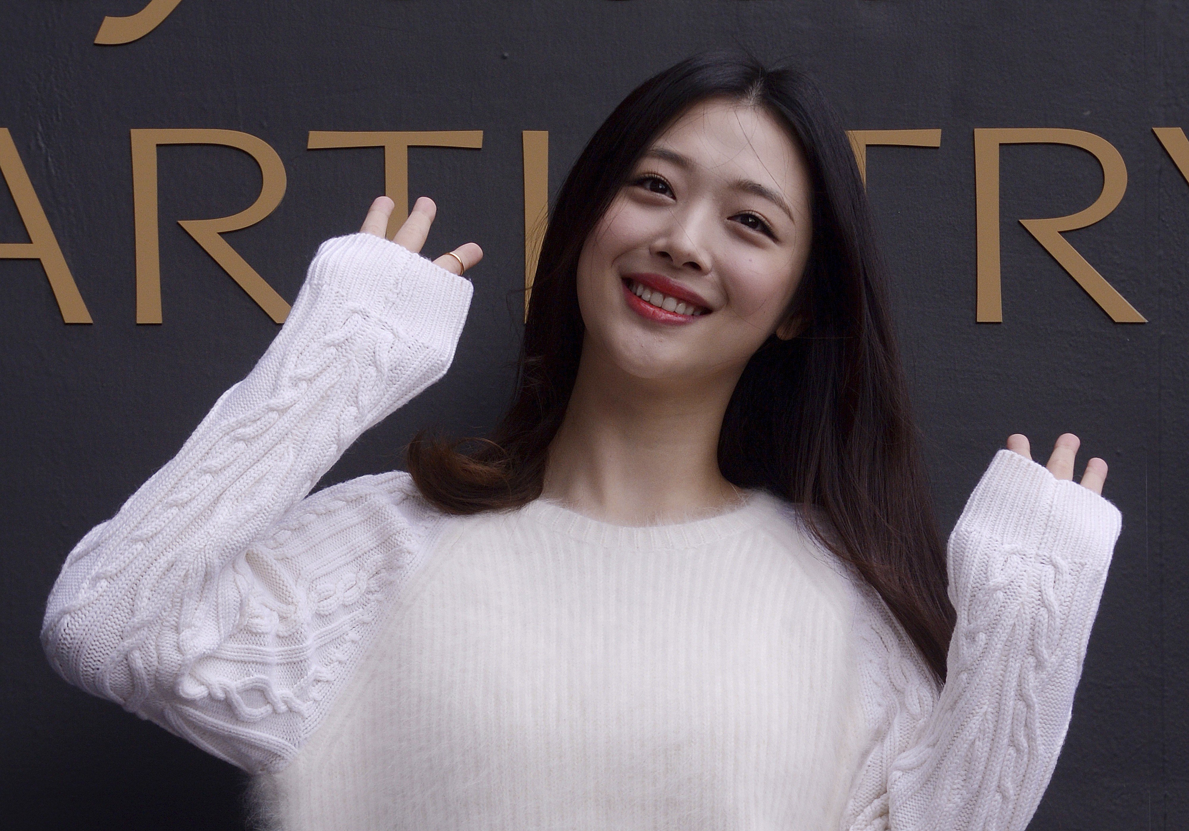 South Korean pop star and actress Sulli, seen posing for the cameras at an event in Seoul on September 30, 2015. Sulli was found dead at her home south on Monday, October 14. Photo: Newsis via AP