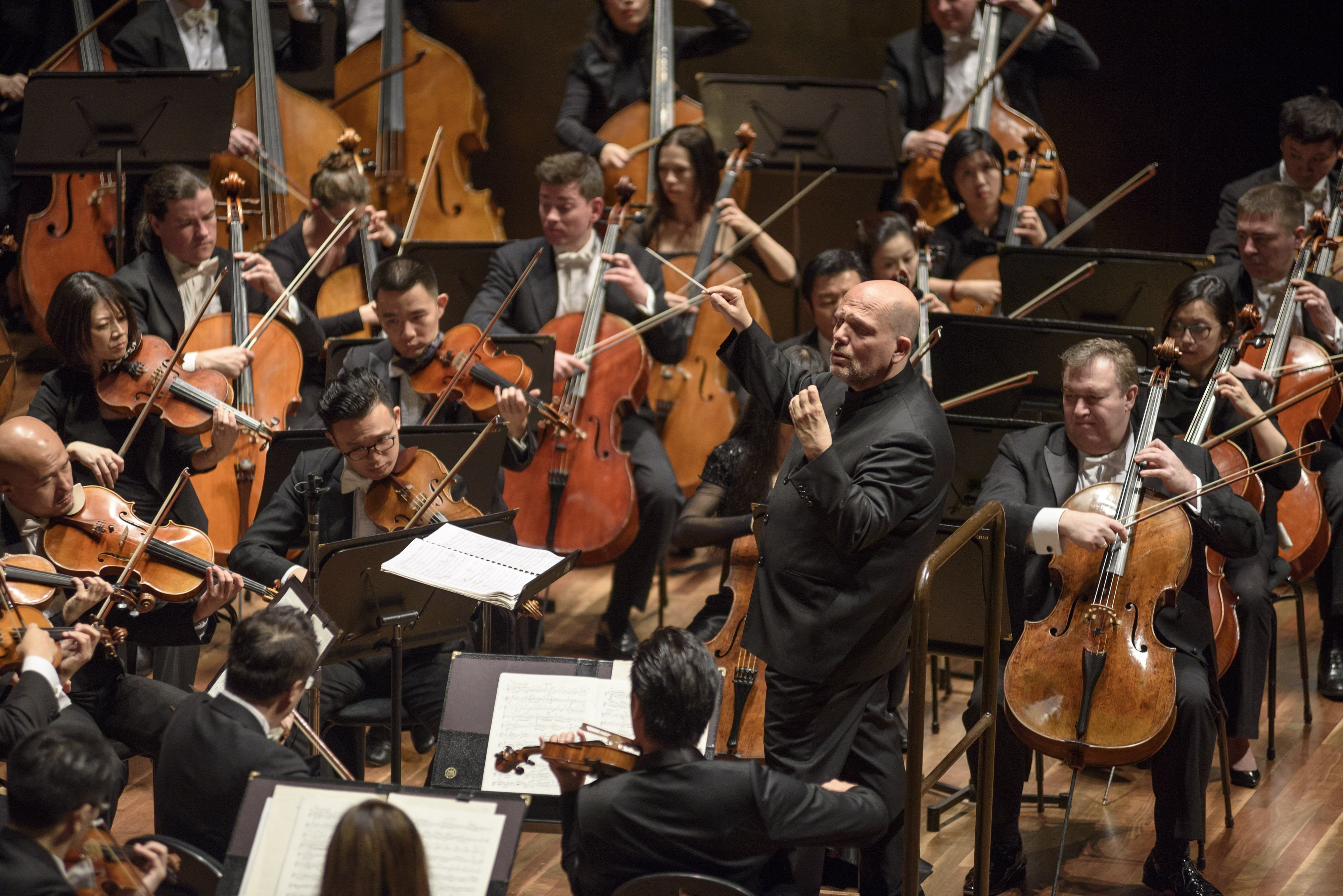 Jaap van Zweden conducts the Hong Kong Philharmonic Orchestra. Photo: Daniel Aulsebrook/Hong Kong Philharmonic.