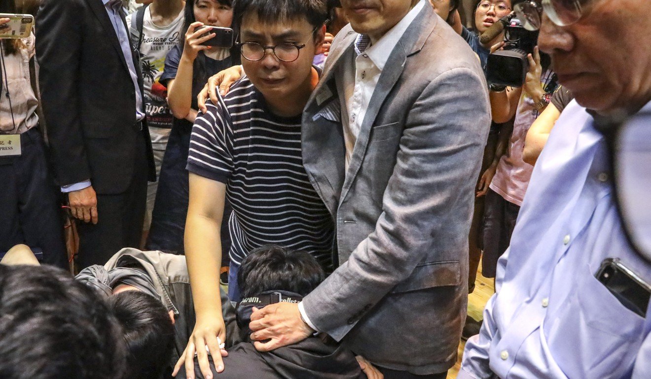 Chinese University students become emotional in a meeting with school management. Photo: K.Y. Cheng