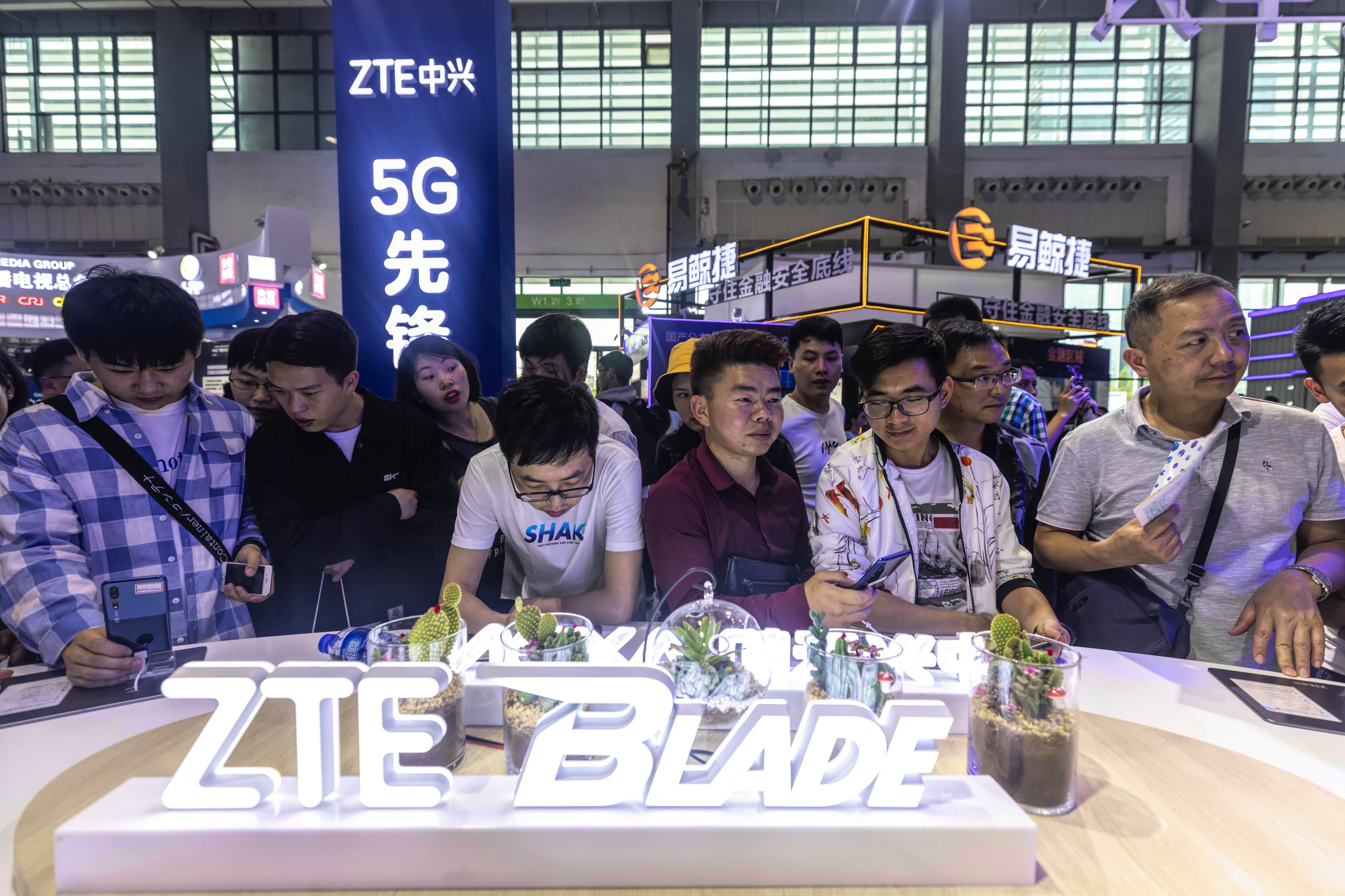 People visit a ZTE booth during the Big Data Expo in Guiyang, Guizhou province, on May 26. Guizhou is the site of China's first big data pilot zone, attracting companies such as Apple, Qualcomm, Huawei, Tencent, Alibaba and Foxconn. Photo: EPA-EFE