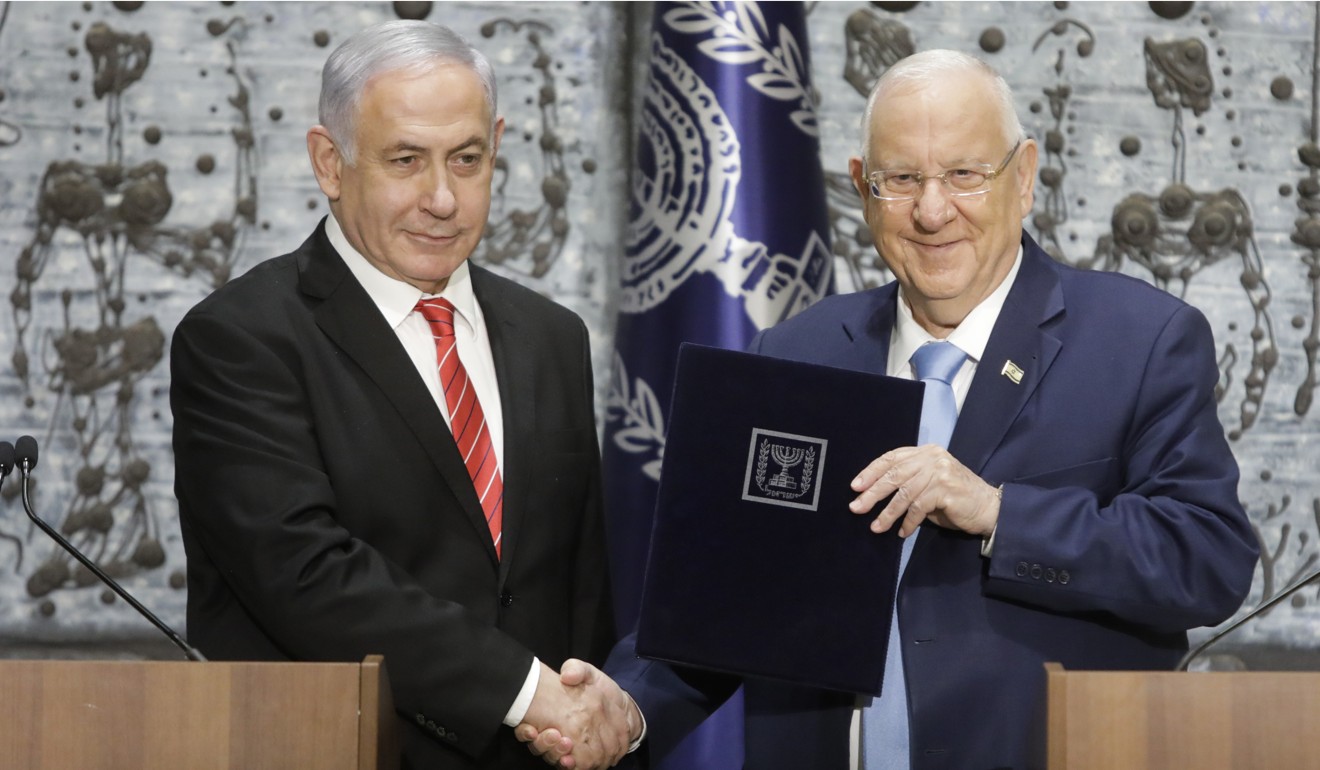 Israeli President Reuven Rivlin (right) shaking hands with Prime Minister Benjamin Netanyahu in Jerusalem in September. Photo: AP