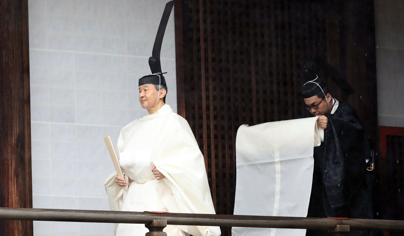 Emperor Naruhito arrives at the Kashikodokoro sanctuary for the Sokuirei-Tojitsu-Kashikodokoro-Omae-no-gi ceremony at the Imperial Palace. Photo: EPA-EFE