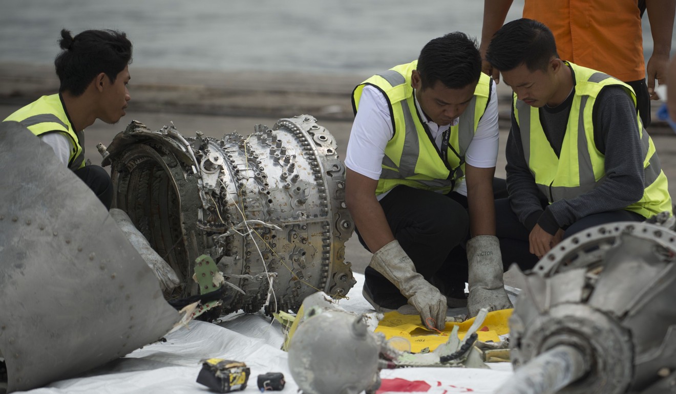 Investigators examine engine parts from the ill-fated Lion Air flight after they were recovered from the bottom of the Java Sea. Photo: AFP
