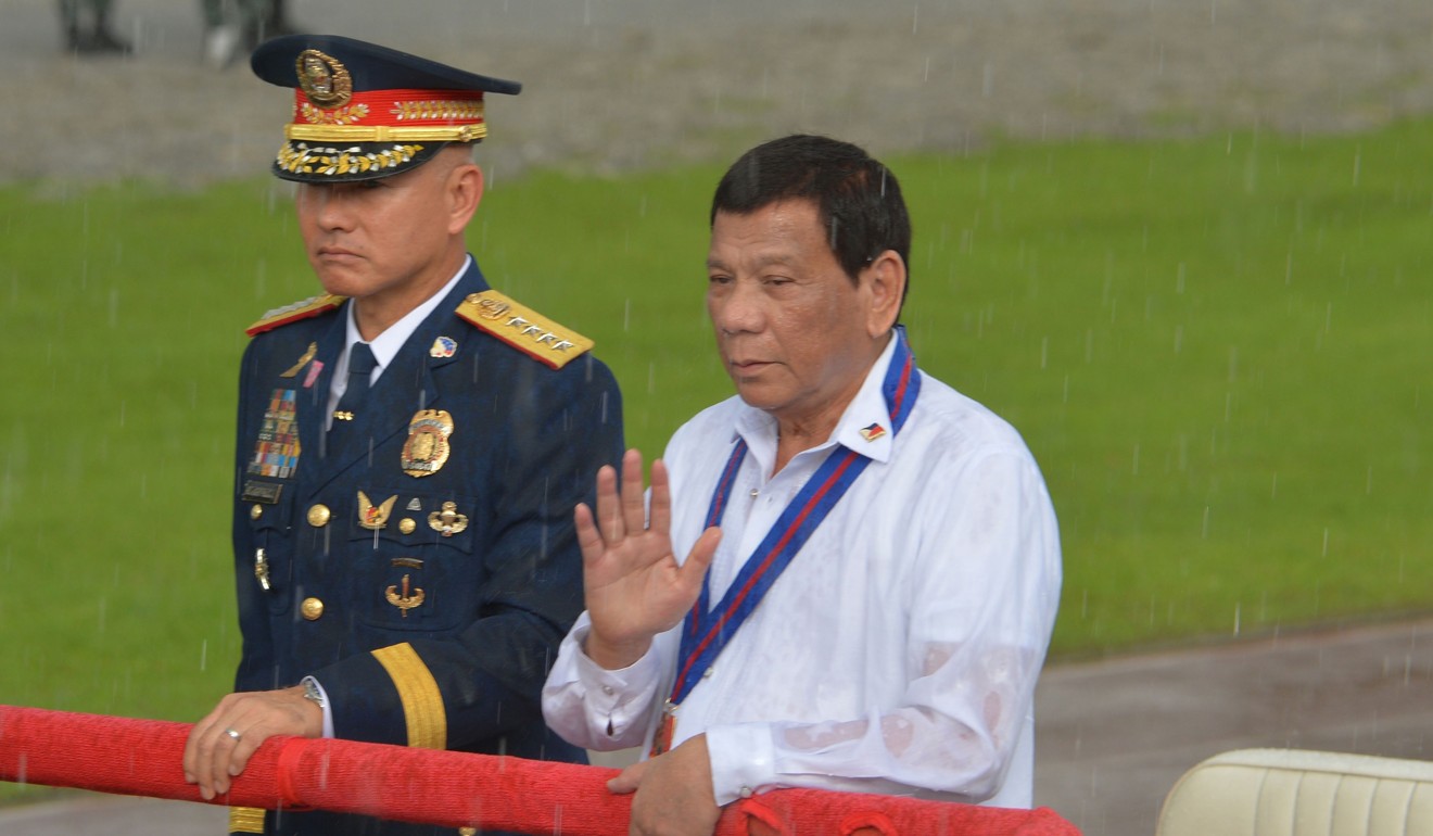 Philippine President Rodrigo Duterte reviewing police officers alongside national police chief Oscar Albayalde in Manila in August 2018. Photo: AFP