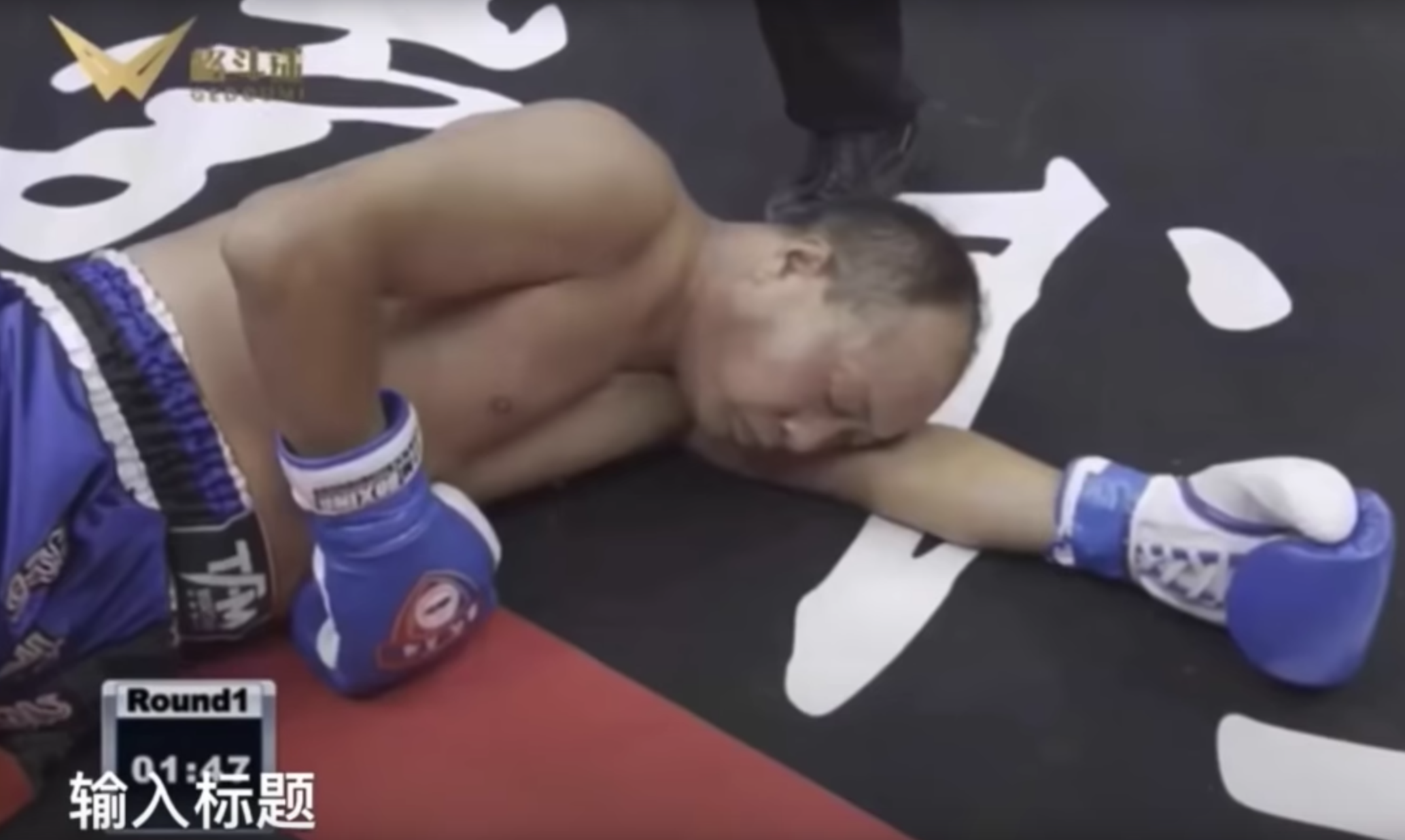 Song De Cai lies on the canvas. Photos: YouTube/Fight Commentary Breakdowns