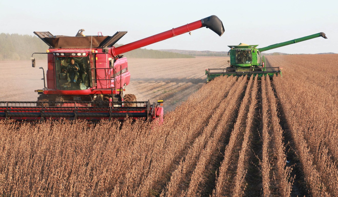 Combines harvest soybeans at a farm in Heilongjiang province. Photo: Xinhua