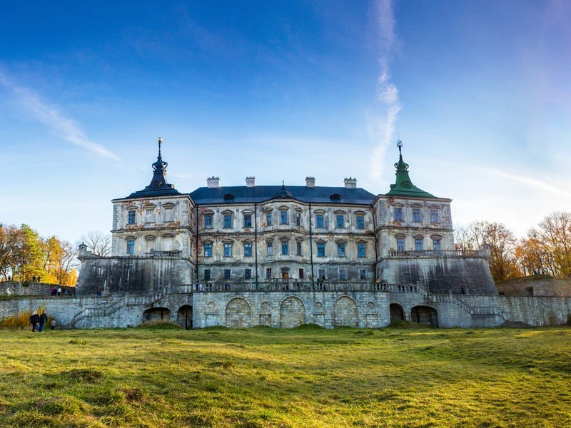 There are abandoned palaces in India, the US, England and Europe which were once lavish and are now awaiting their fate. Photo: Iryna Savina/Shutterstock