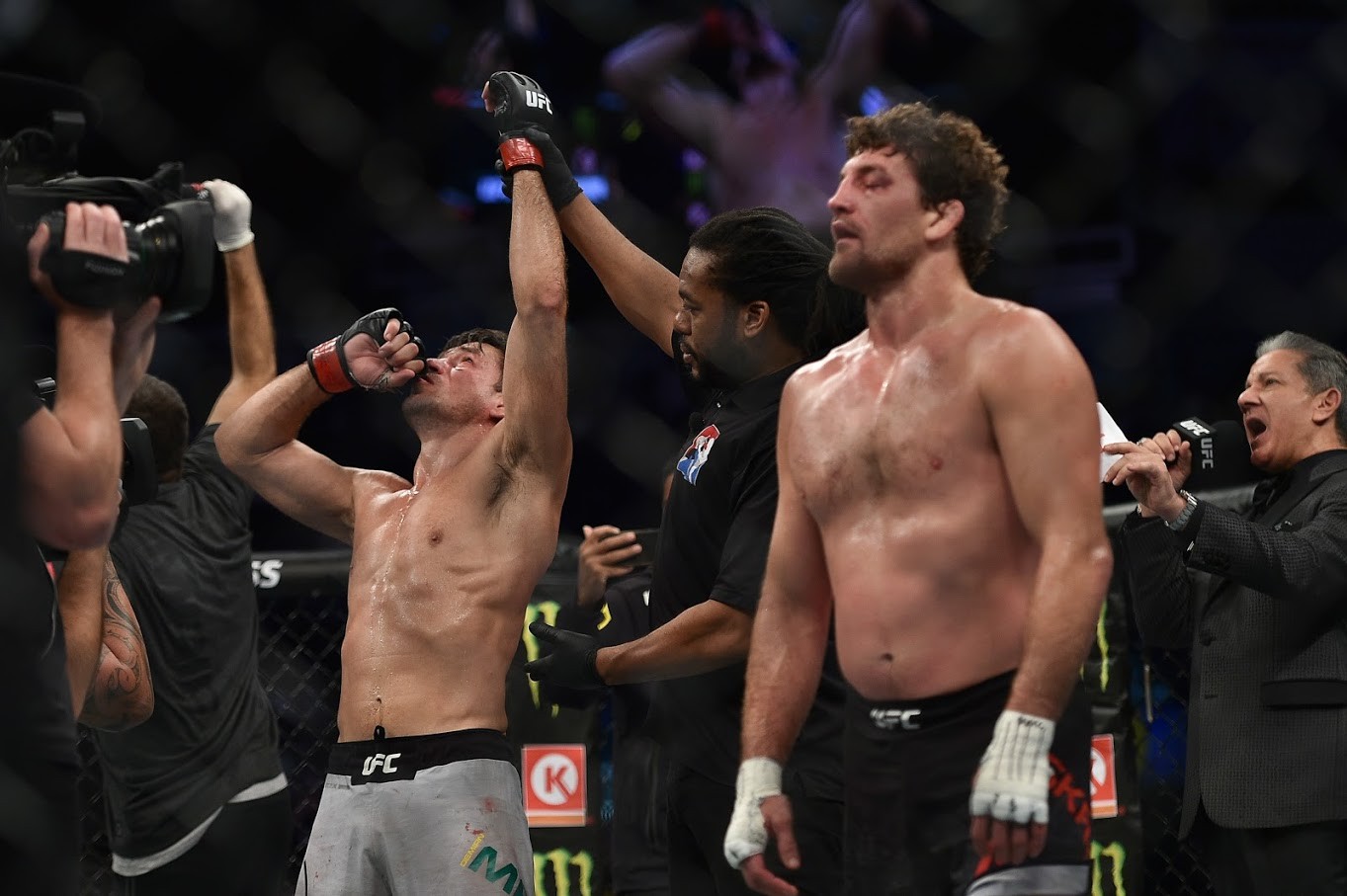 Demian Maia celebrates as Ben Askren looks dejected. Photo: SingaporeMaven