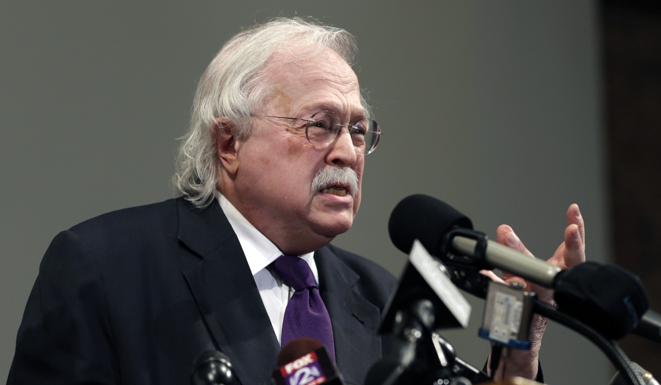 Pathologist Michael Baden speaking at a news conference in Missouri in August 2014. Photo: AP