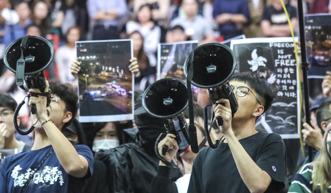 Students have called on the university chief to condemn police. Photo: Dickson Lee