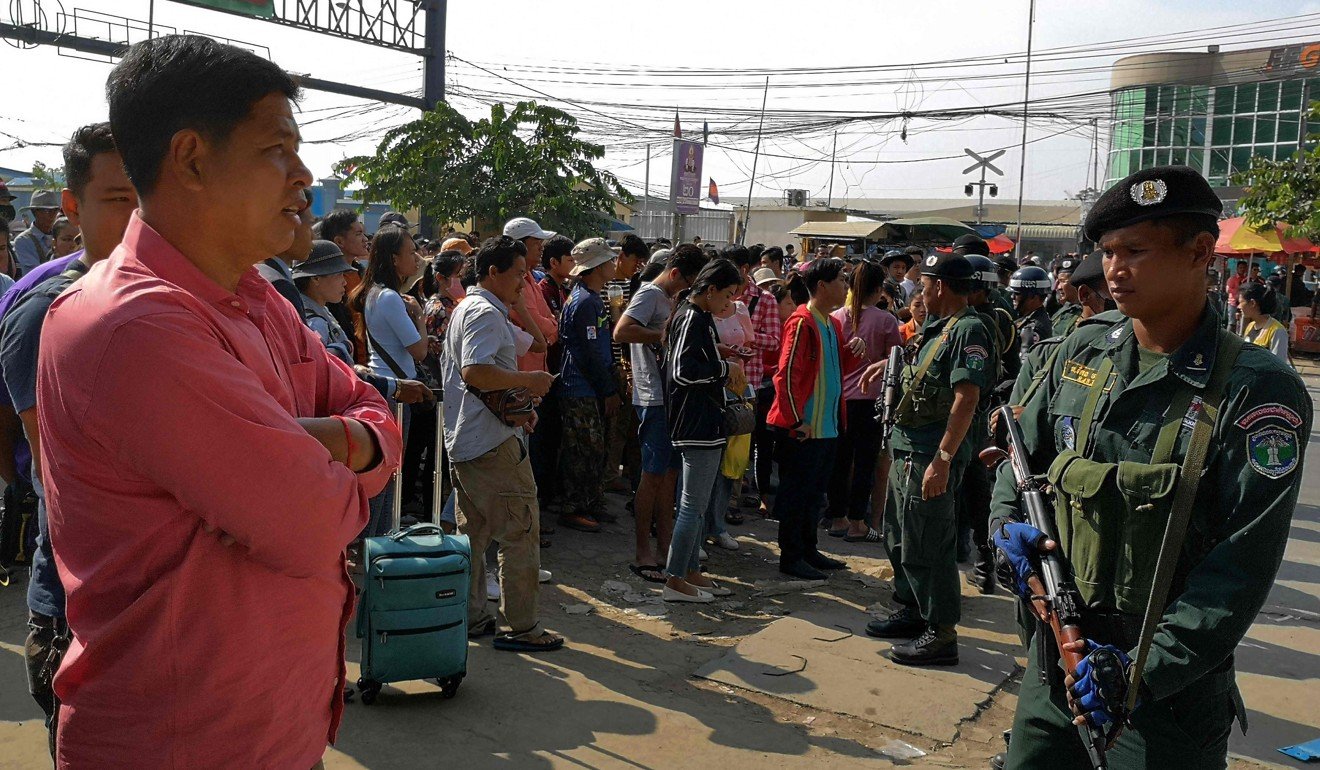 Cambodian police check people as they try to cross the border to Thailand in the Cambodian town of Poipet on November 9, 2019. Photo: AFP