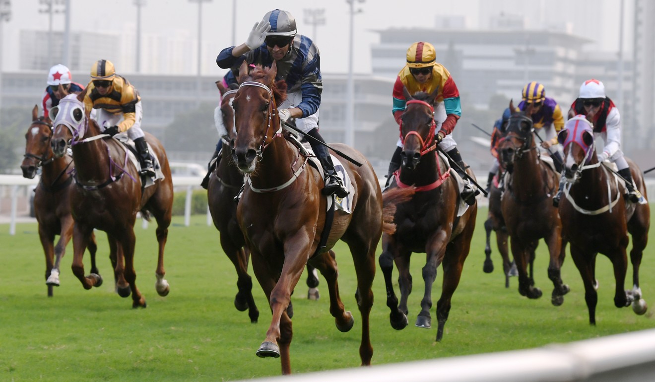 Aethero breaks the 1,000m track record at Sha Tin.