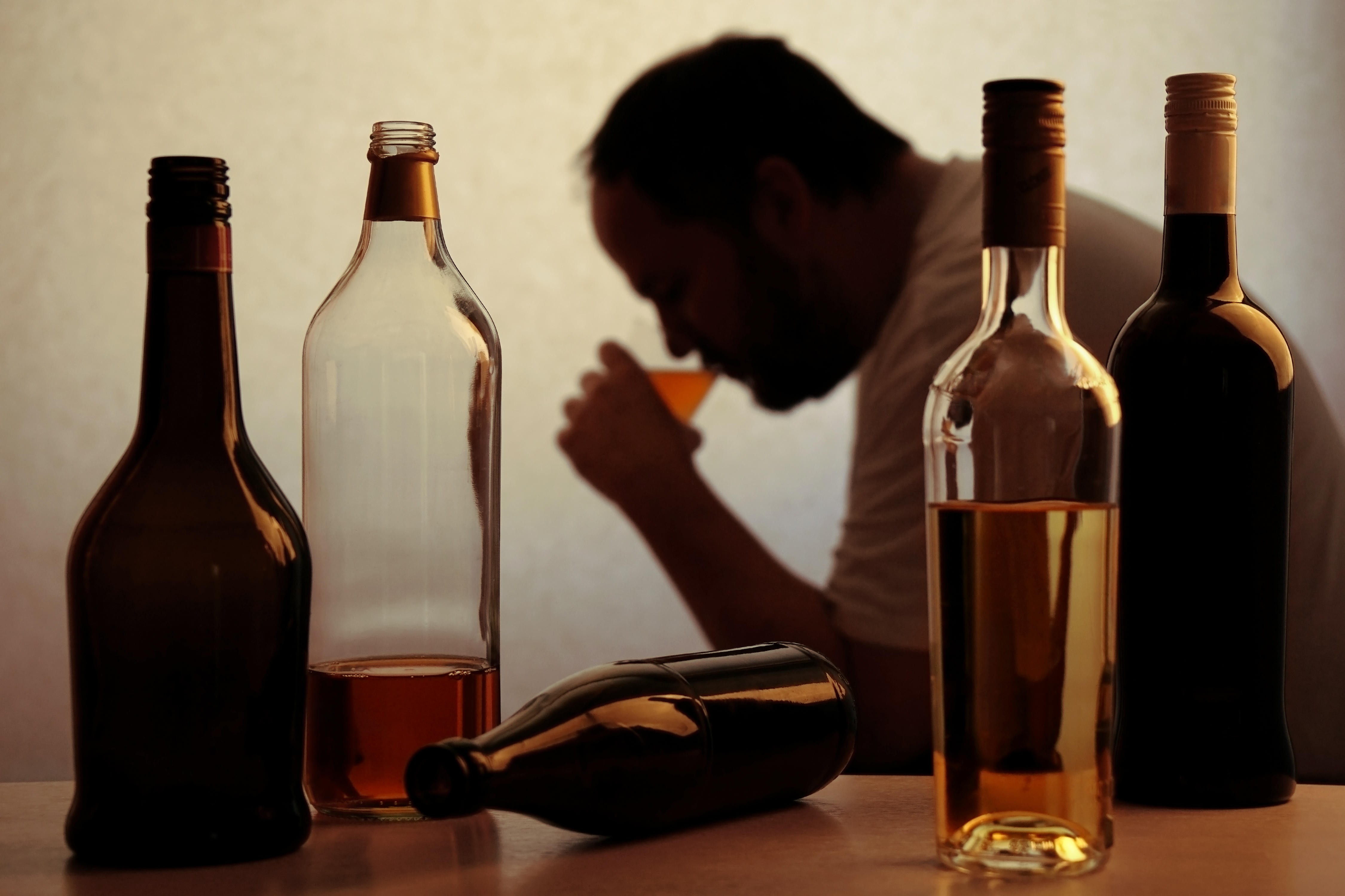 Strict mothers can lead to their children having alcohol problems. Photo: Alamy
