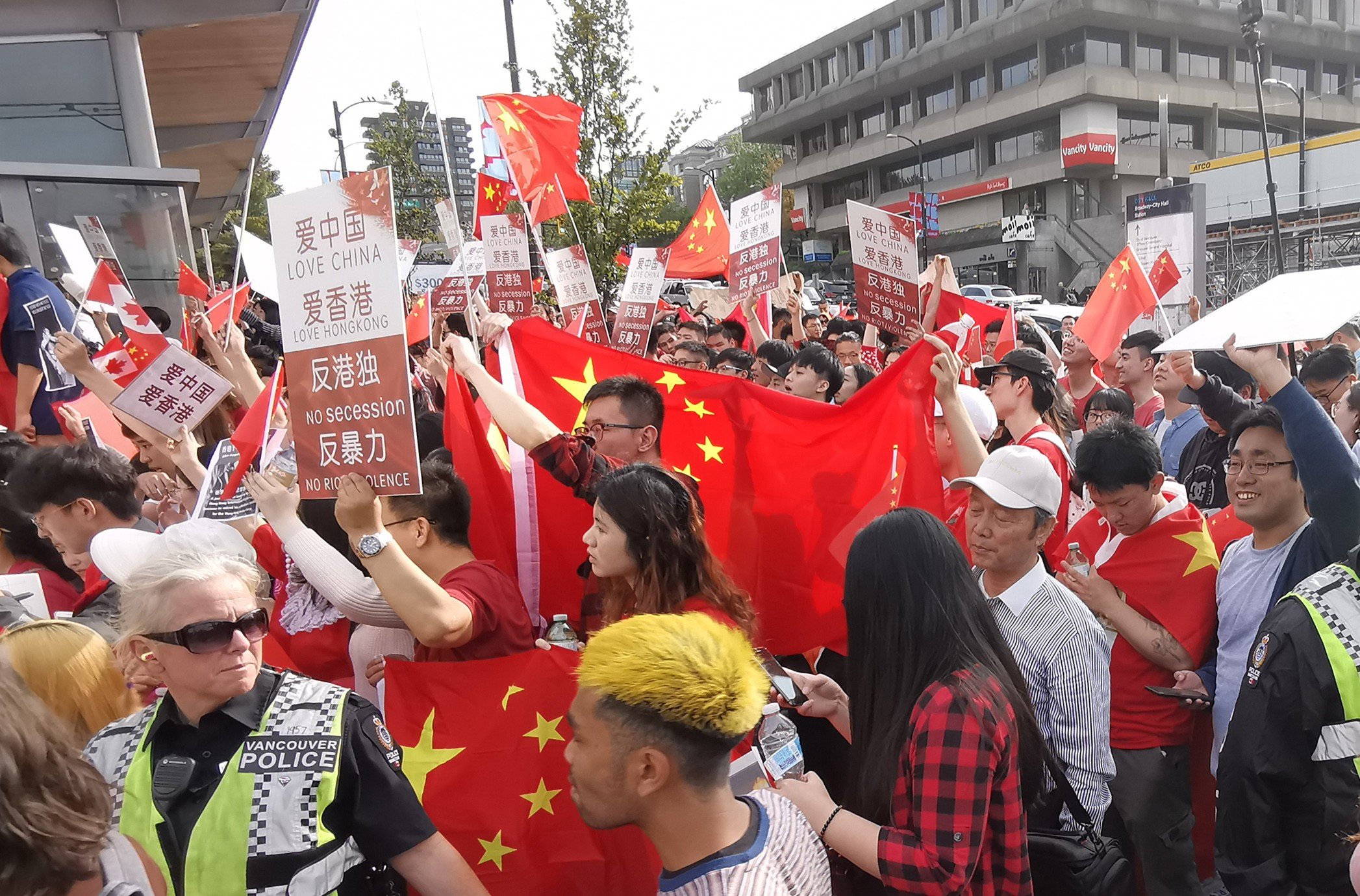 Supporters of China in Vancouver take part in a rally calling for an end to the violence in Hong Kong on August 17. Photo: Xinhua