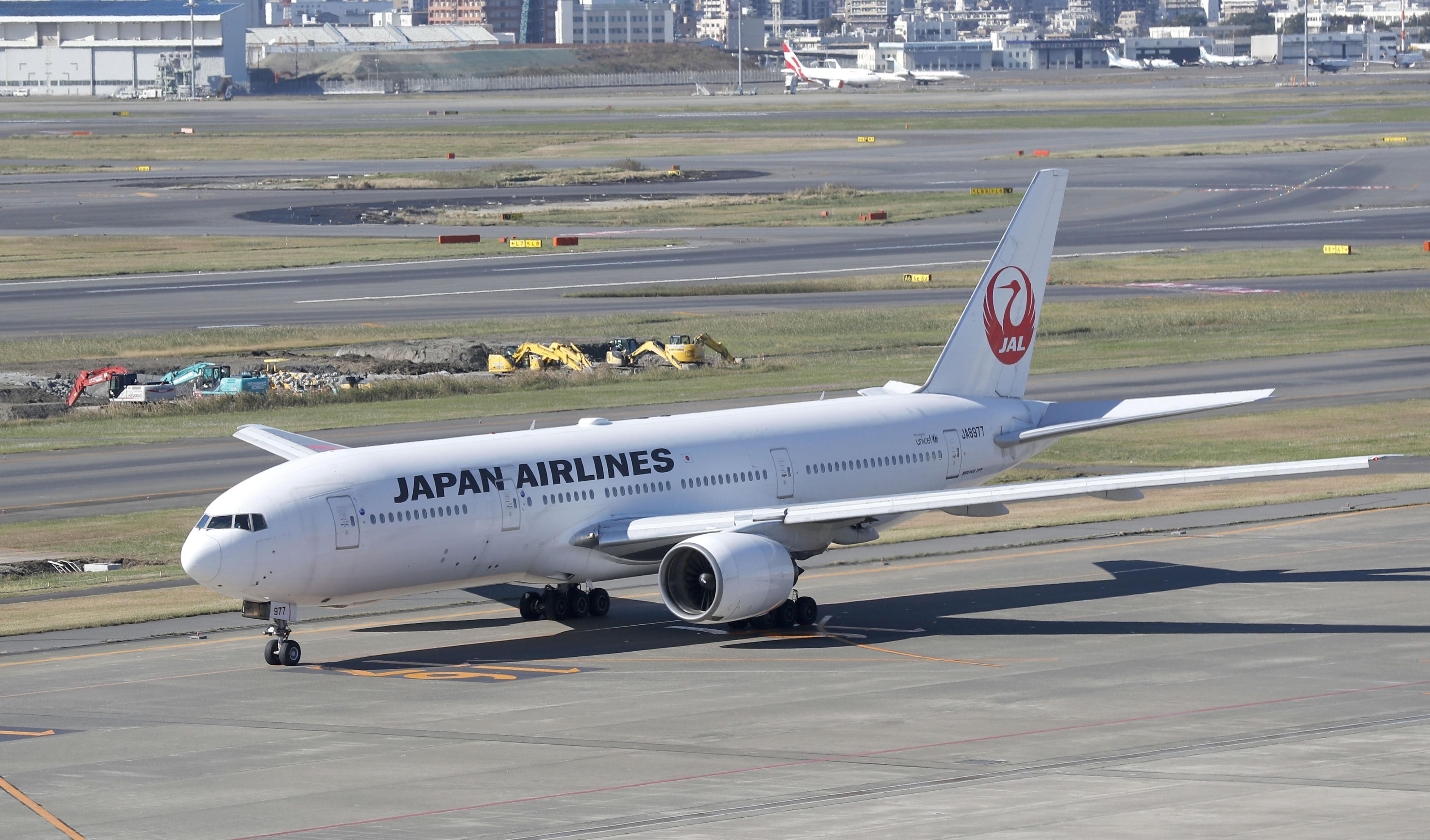 There are now more than 1,000 round-trip flights between China and Japan every week. Photo: Kyodo