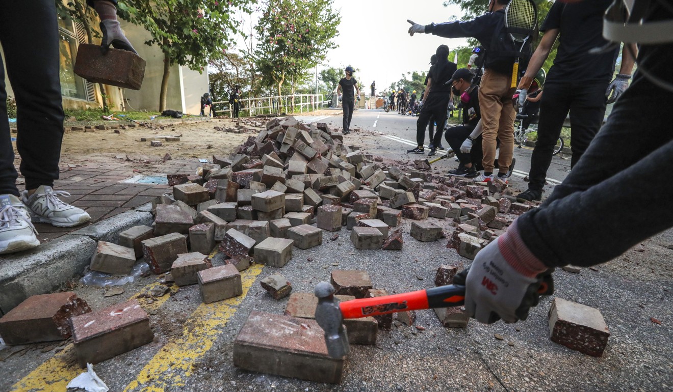 Protesters dig up bricks near Sha Tin. Photo: Felix Wong