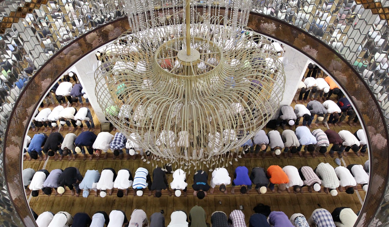 Muslims In Hong Kong: 300,000 Followers, Six Mosques And Tasty Halal 