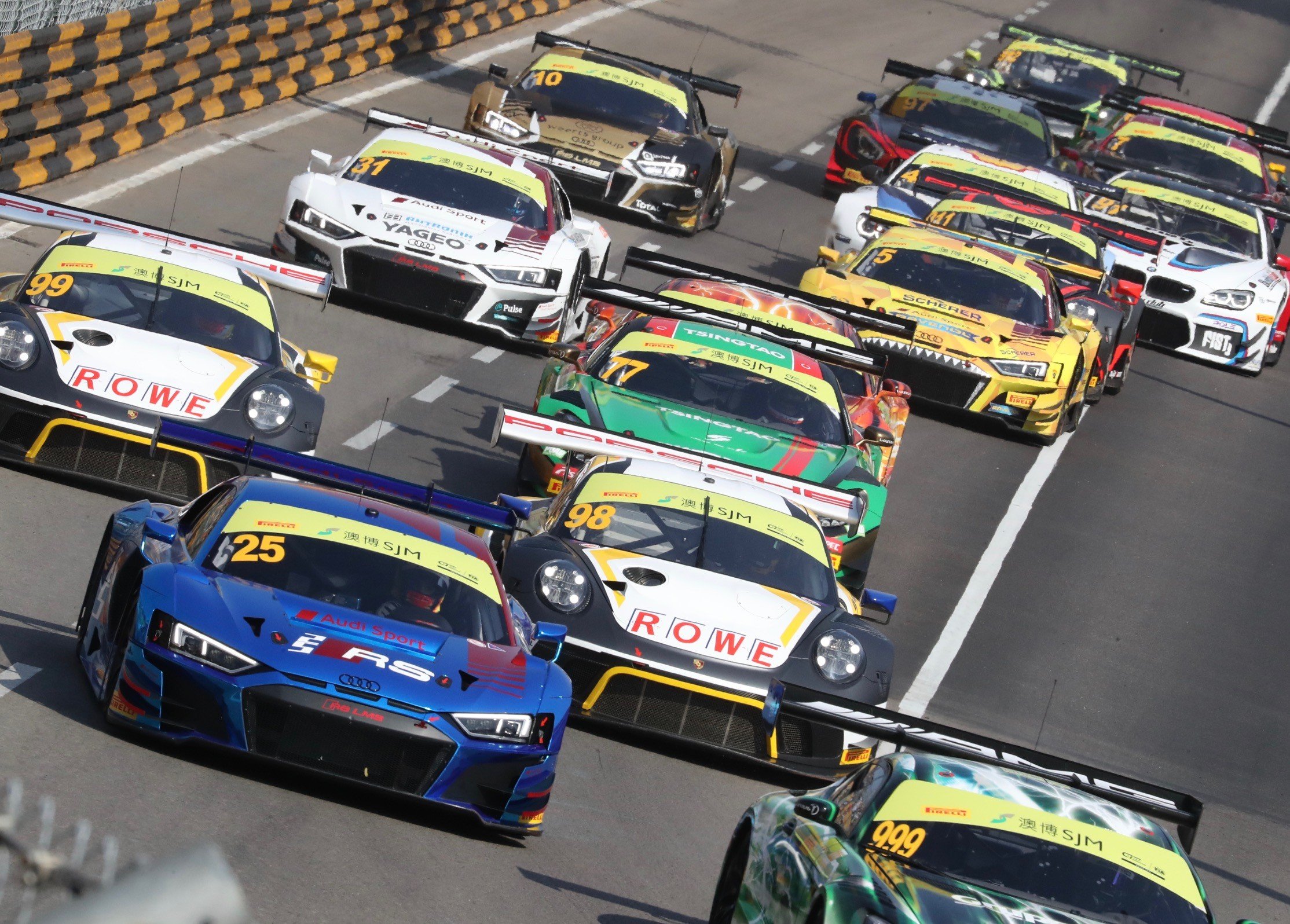 Drivers in action at the 66th Macau Grand Prix. Photo: K. Y. Cheng